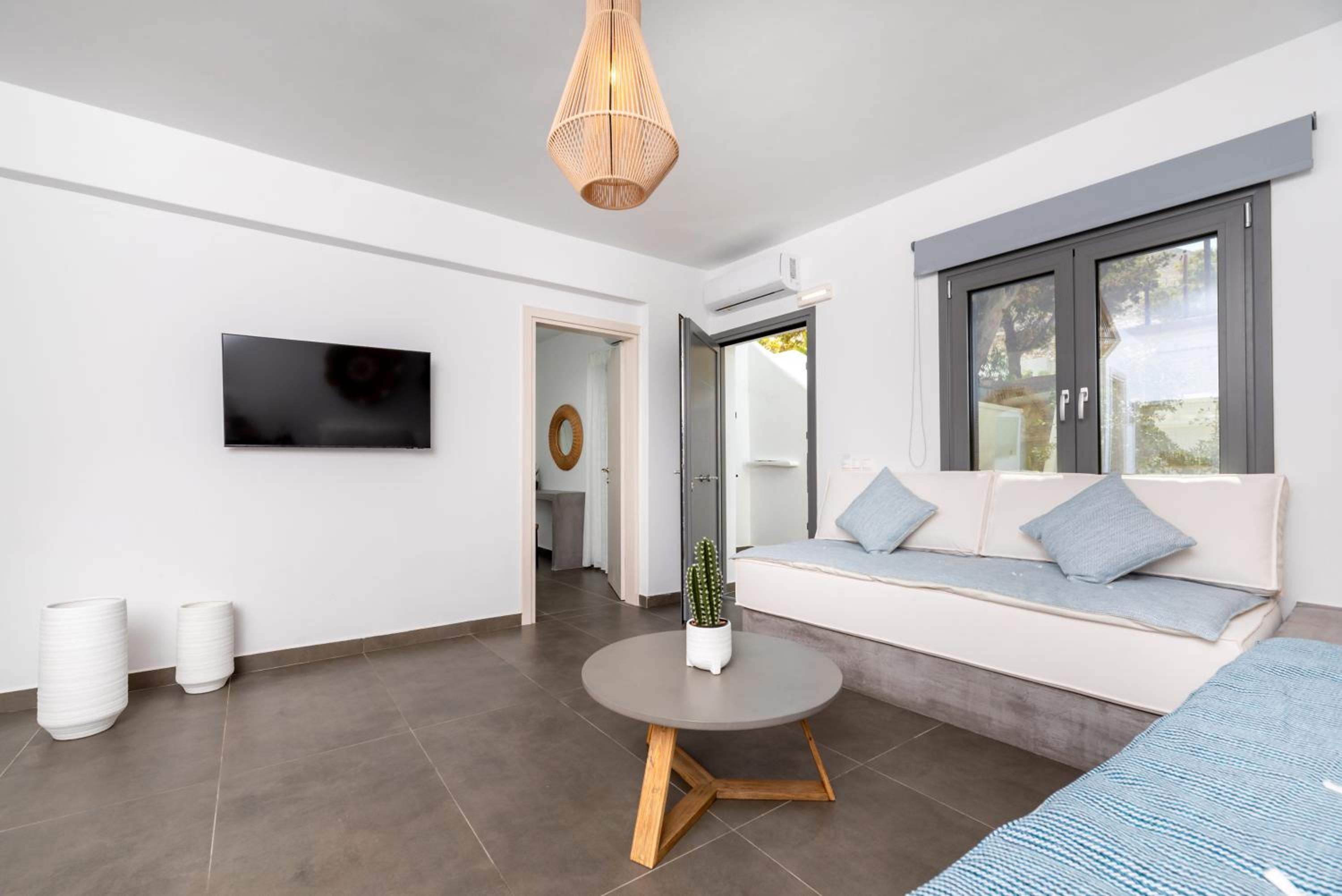 Superior Suite - Photo 25