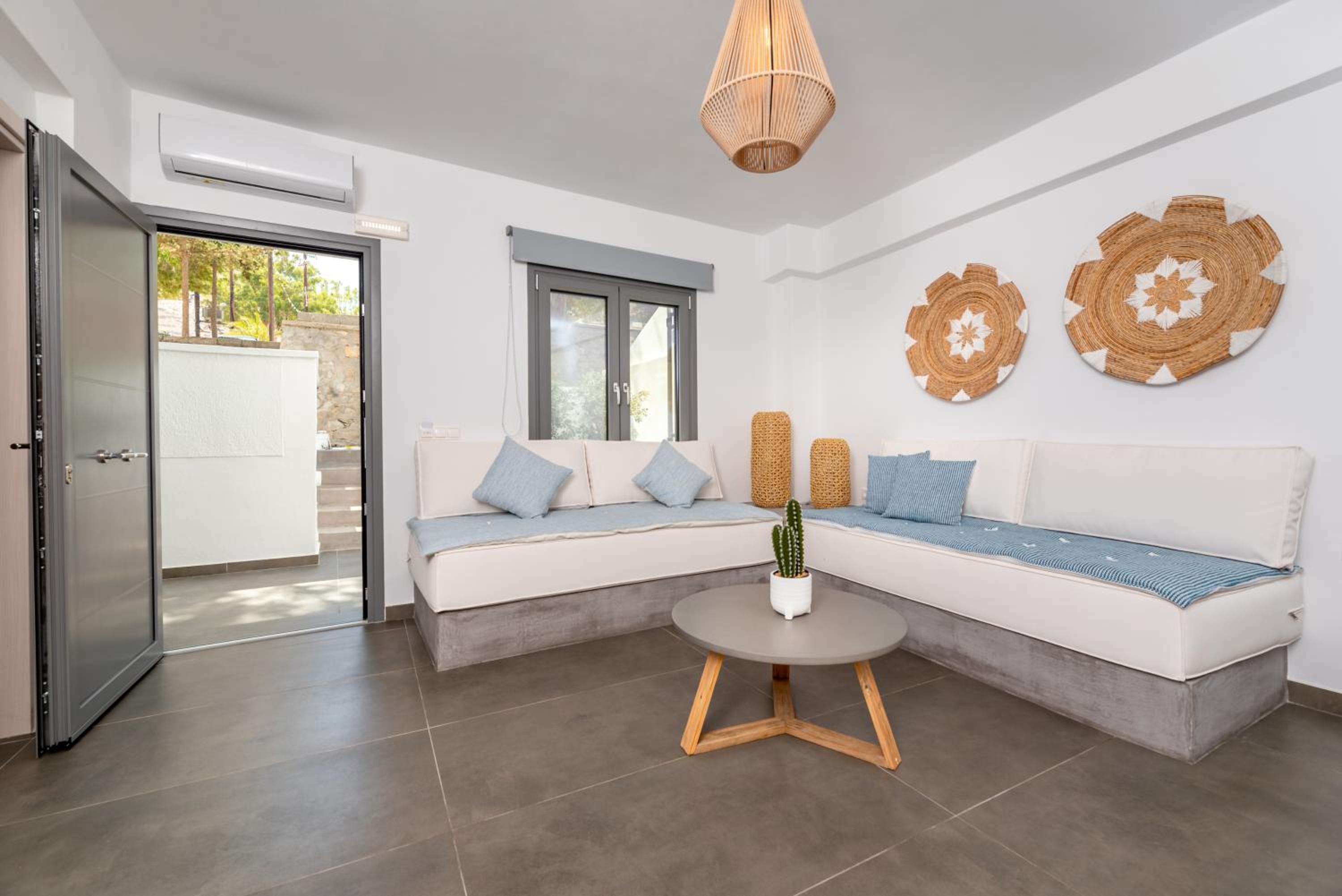 Superior Suite - Photo 22