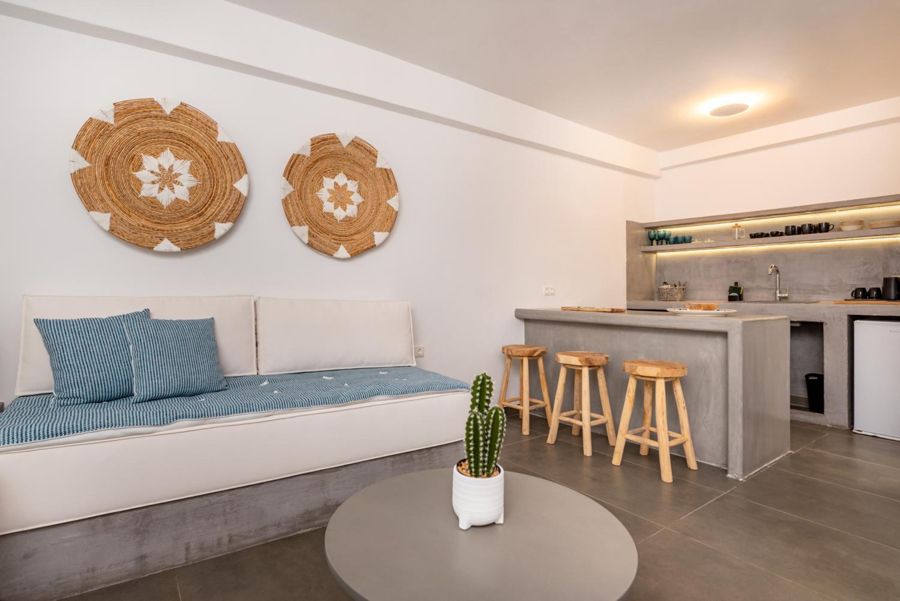 Superior Suite - Photo 17