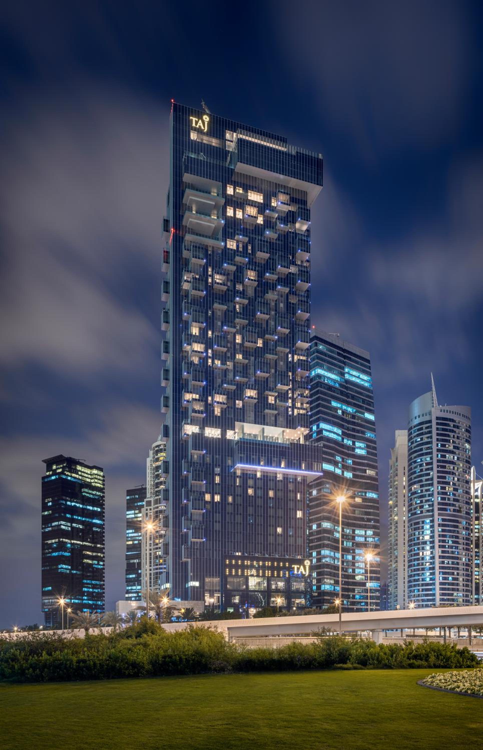 36 Hours Staycation Room Offer - 20% off F&B, Early Check-in (6 am) Late Check-out (6 pm) photo 2