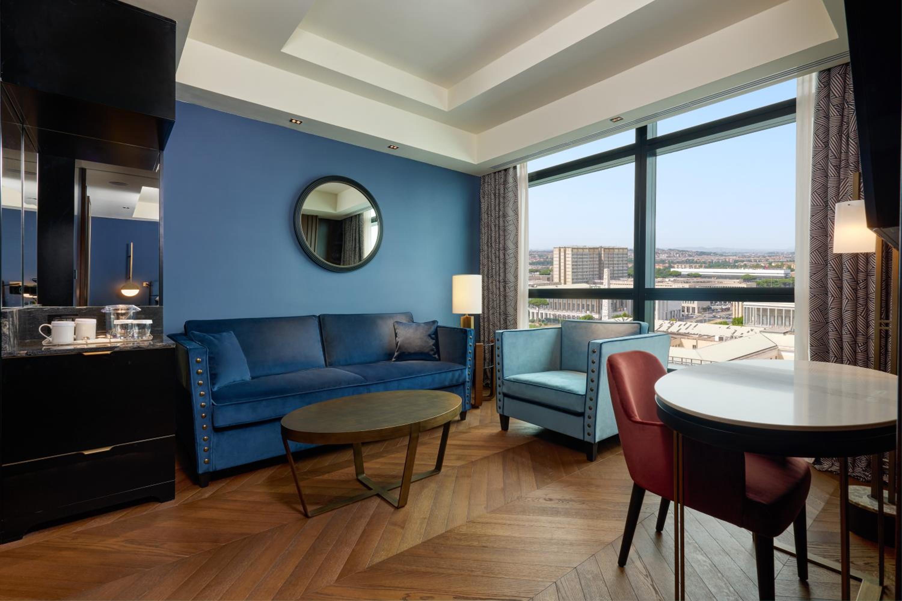 Junior King Suite - Lounge Access thumbnail 6