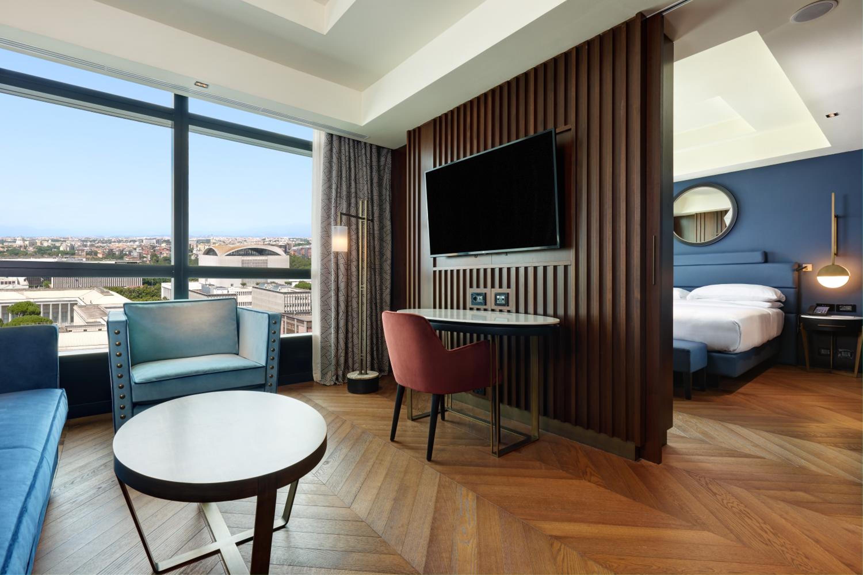 Junior King Suite - Lounge Access thumbnail 5