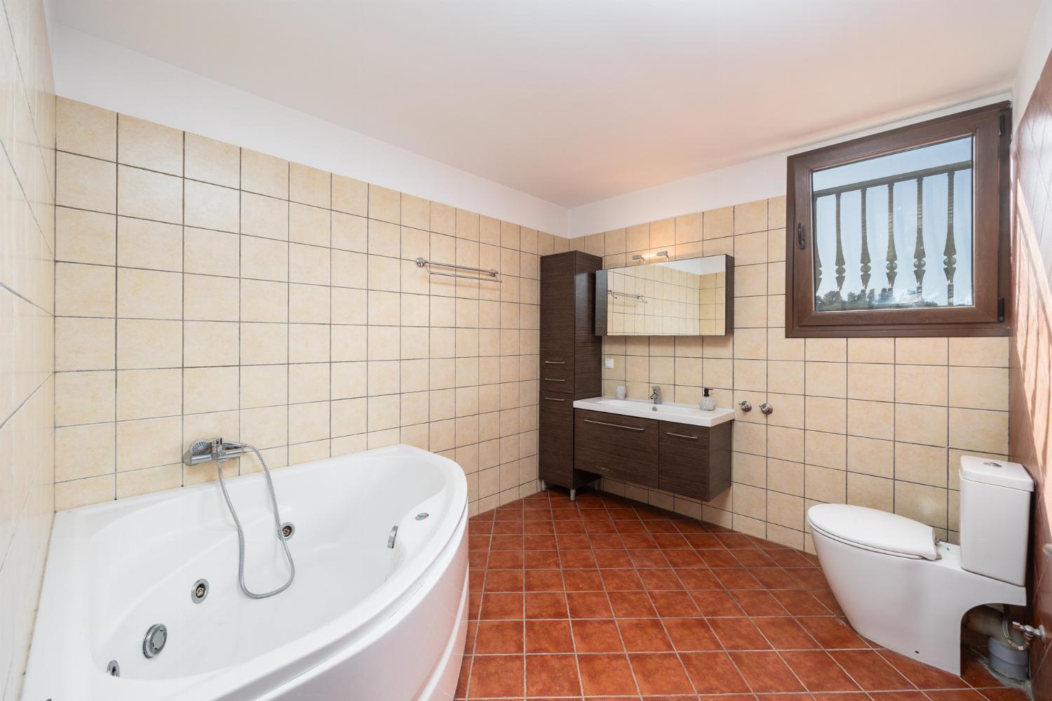 Villa photo 2