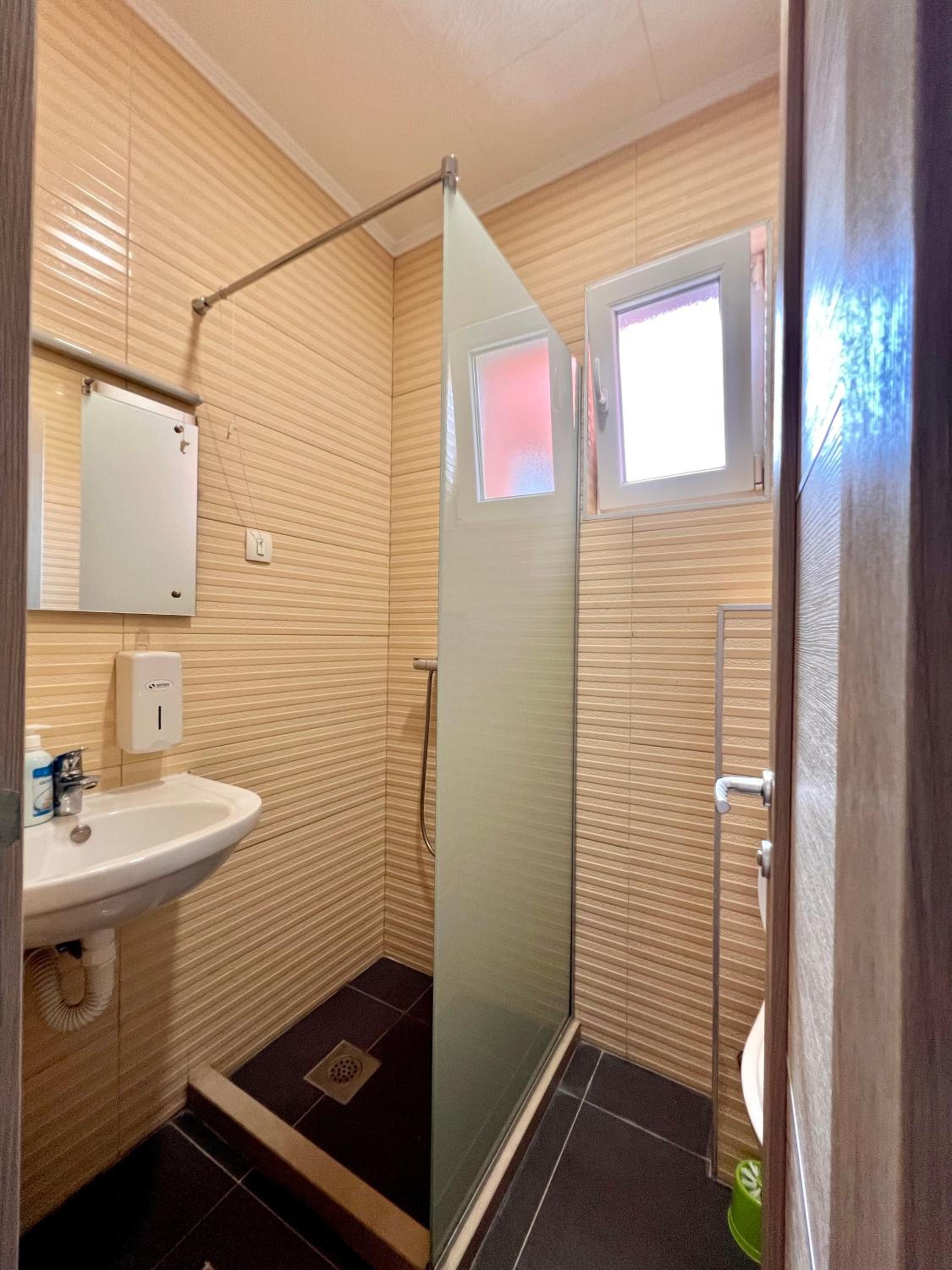 Deluxe Double Room with Balcony - Photo 11