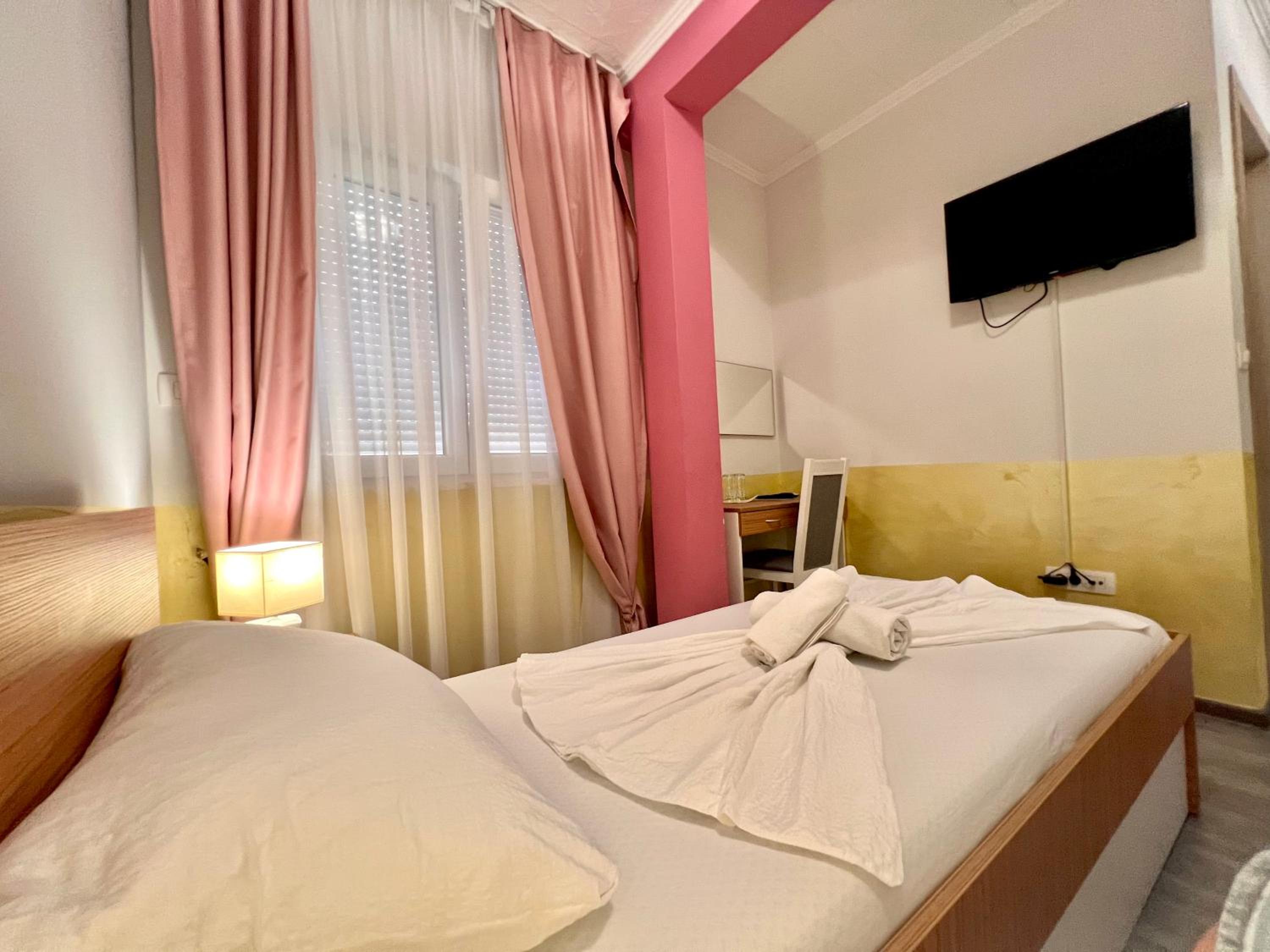 Double Room - Photo 9