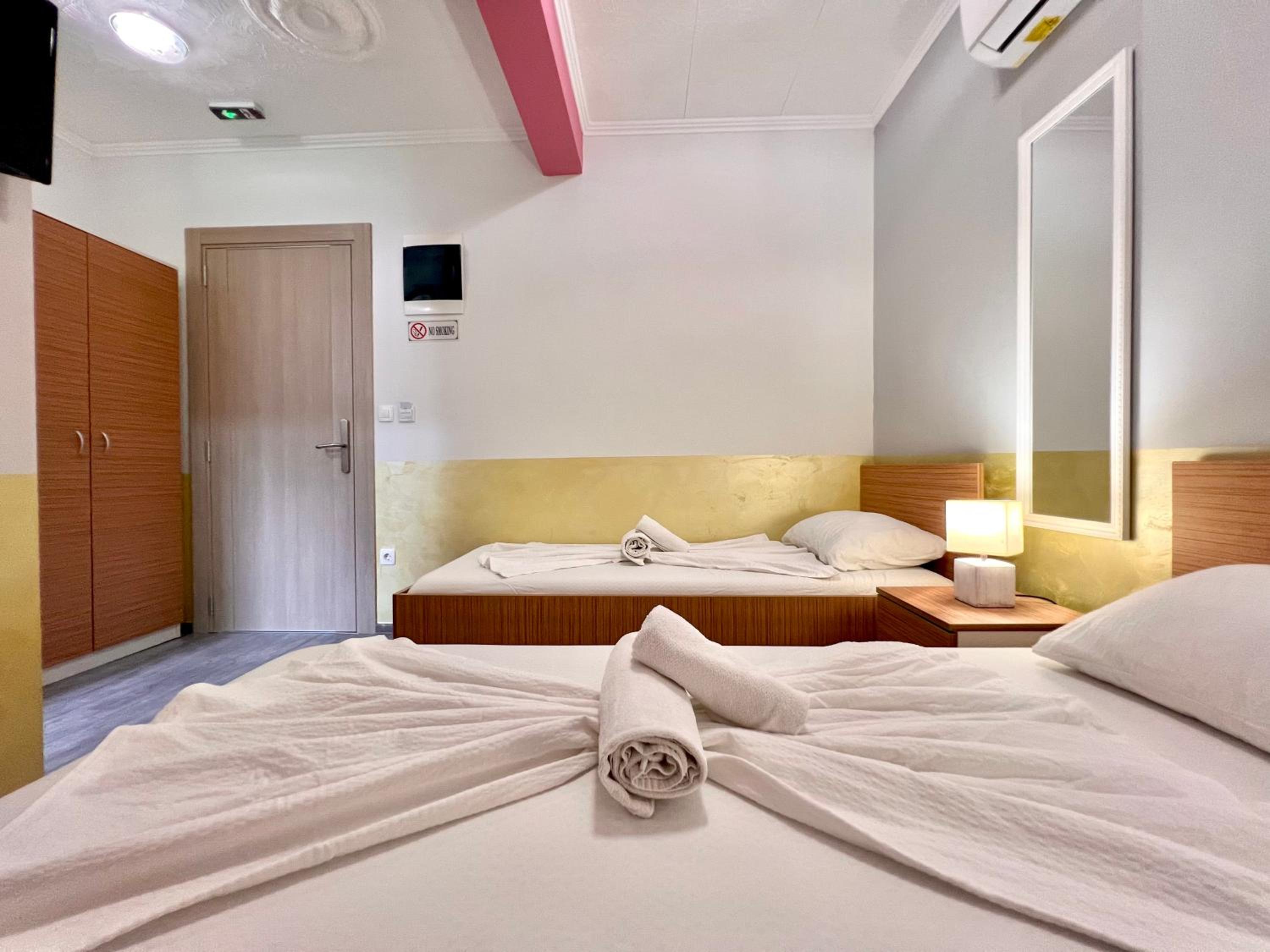 Double Room - Photo 10