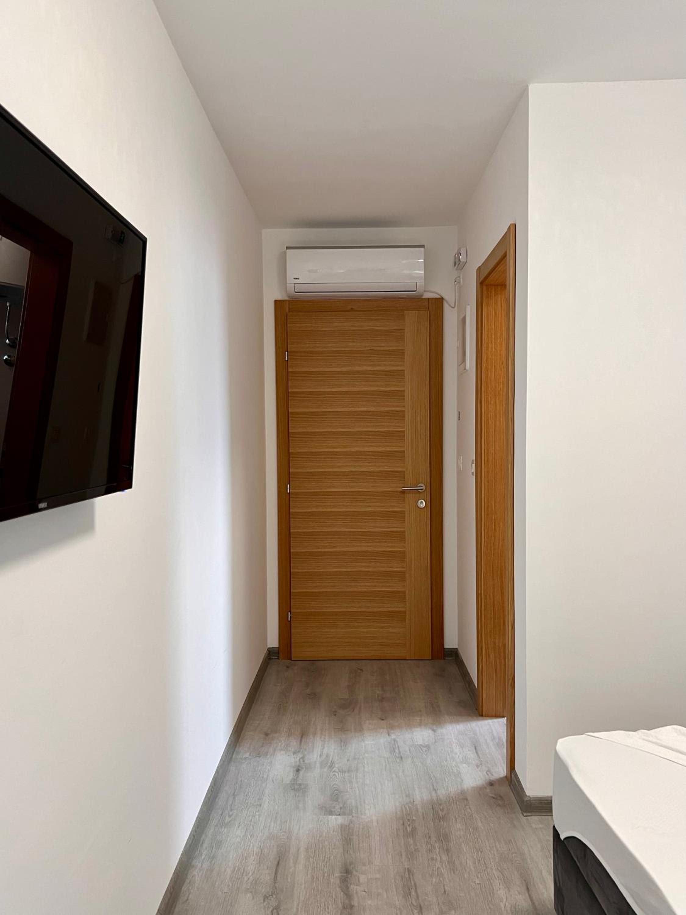 Double Room - Photo 11