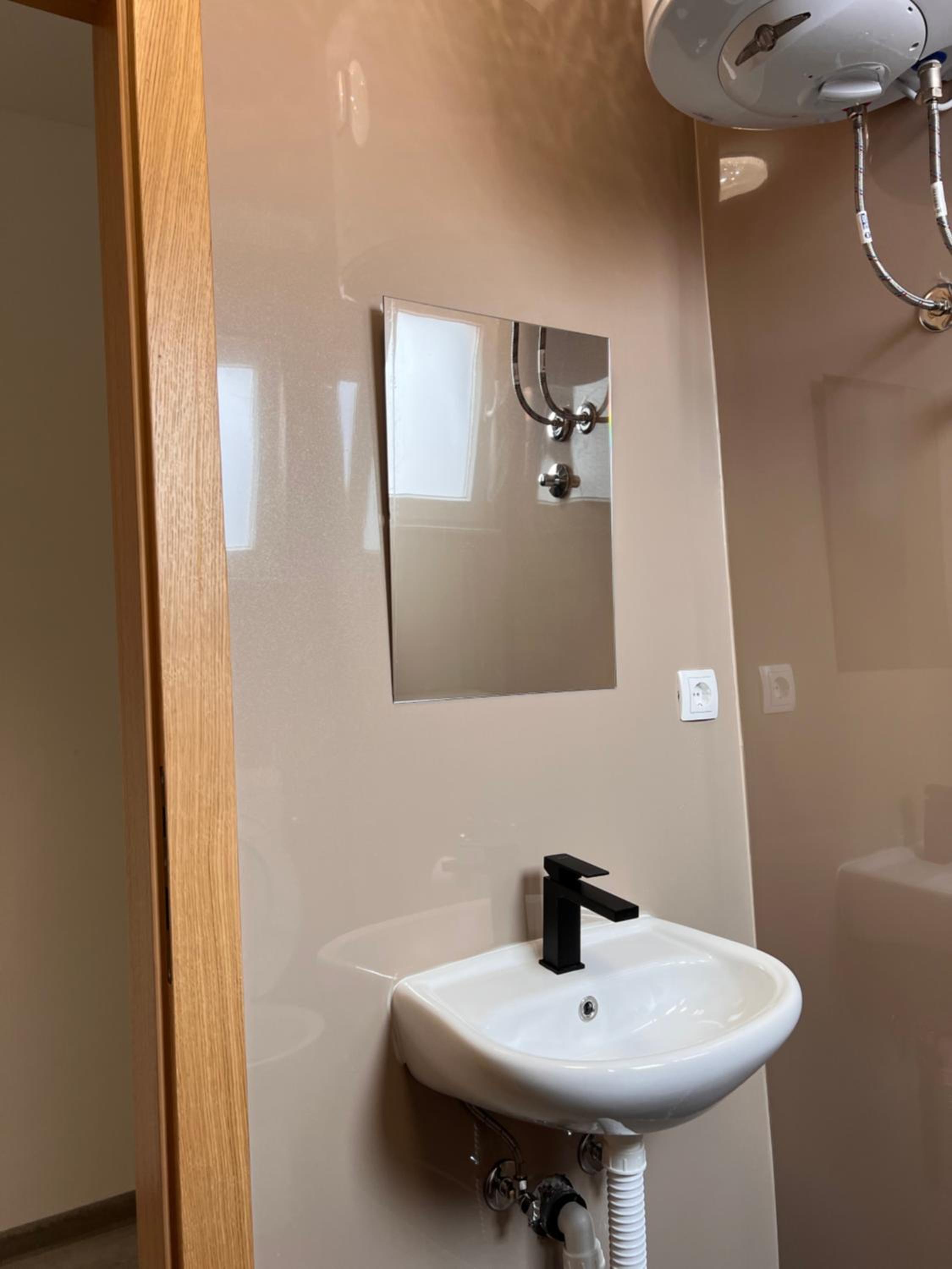 Double Room - Photo 7