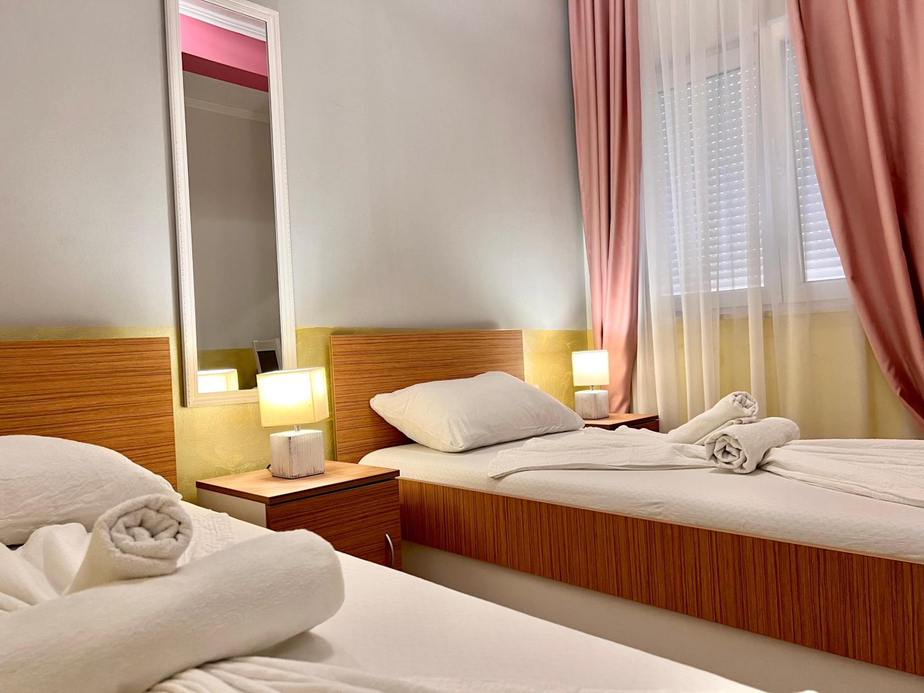 Double Room - Photo 12