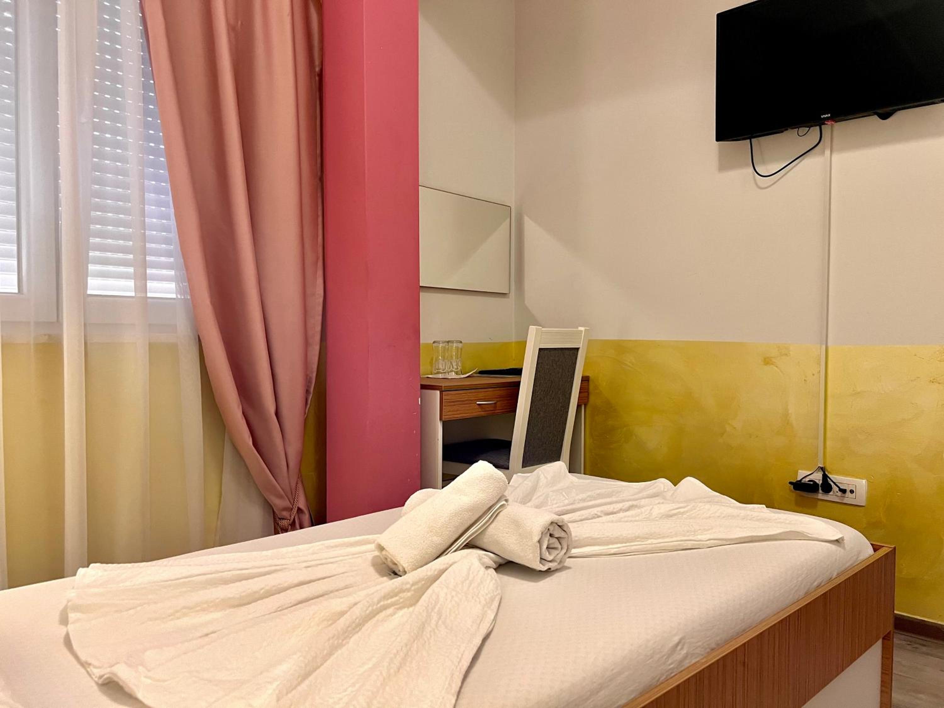 Double Room - Photo 5