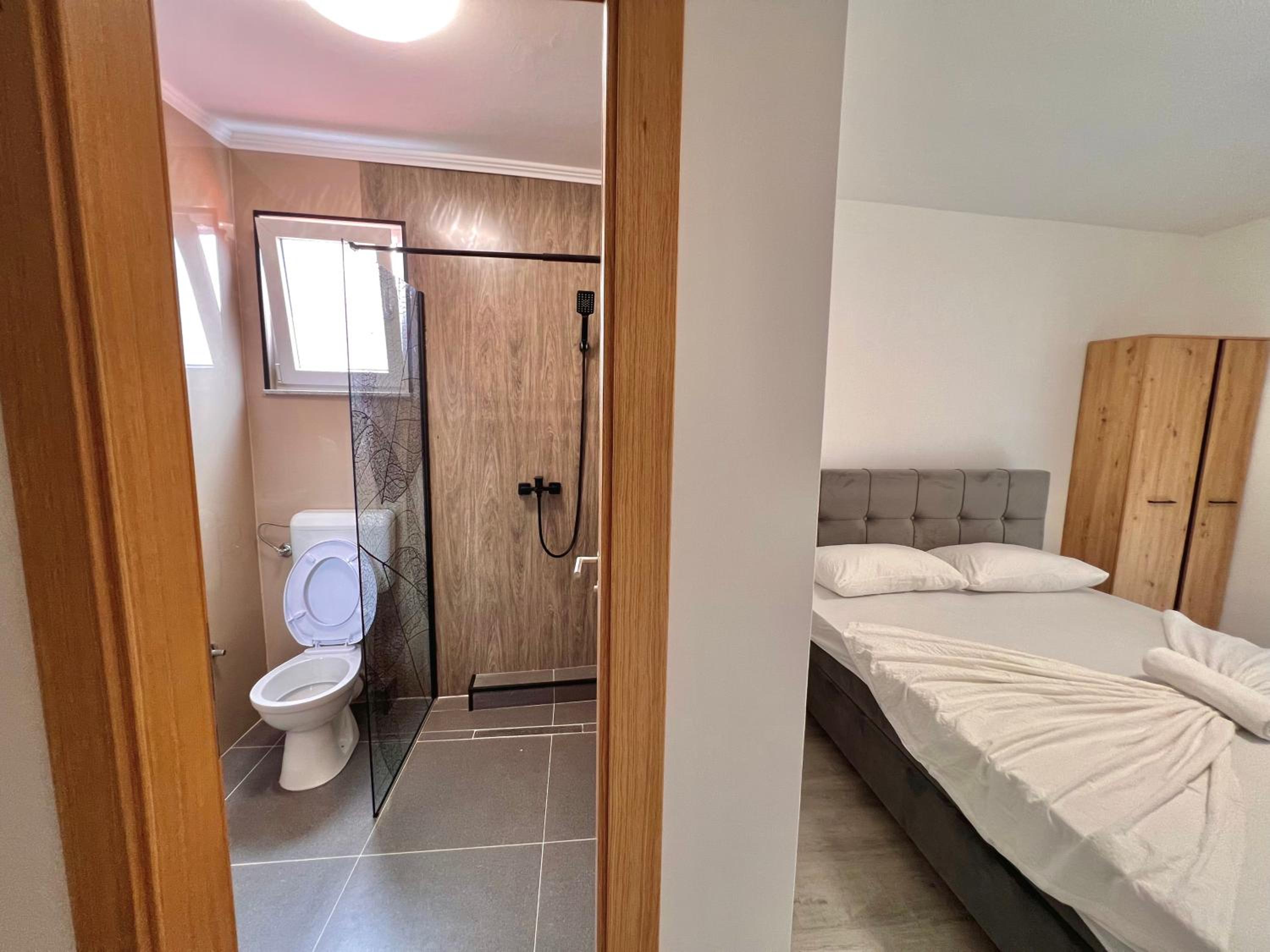 Deluxe Double Room with Balcony - Photo 28