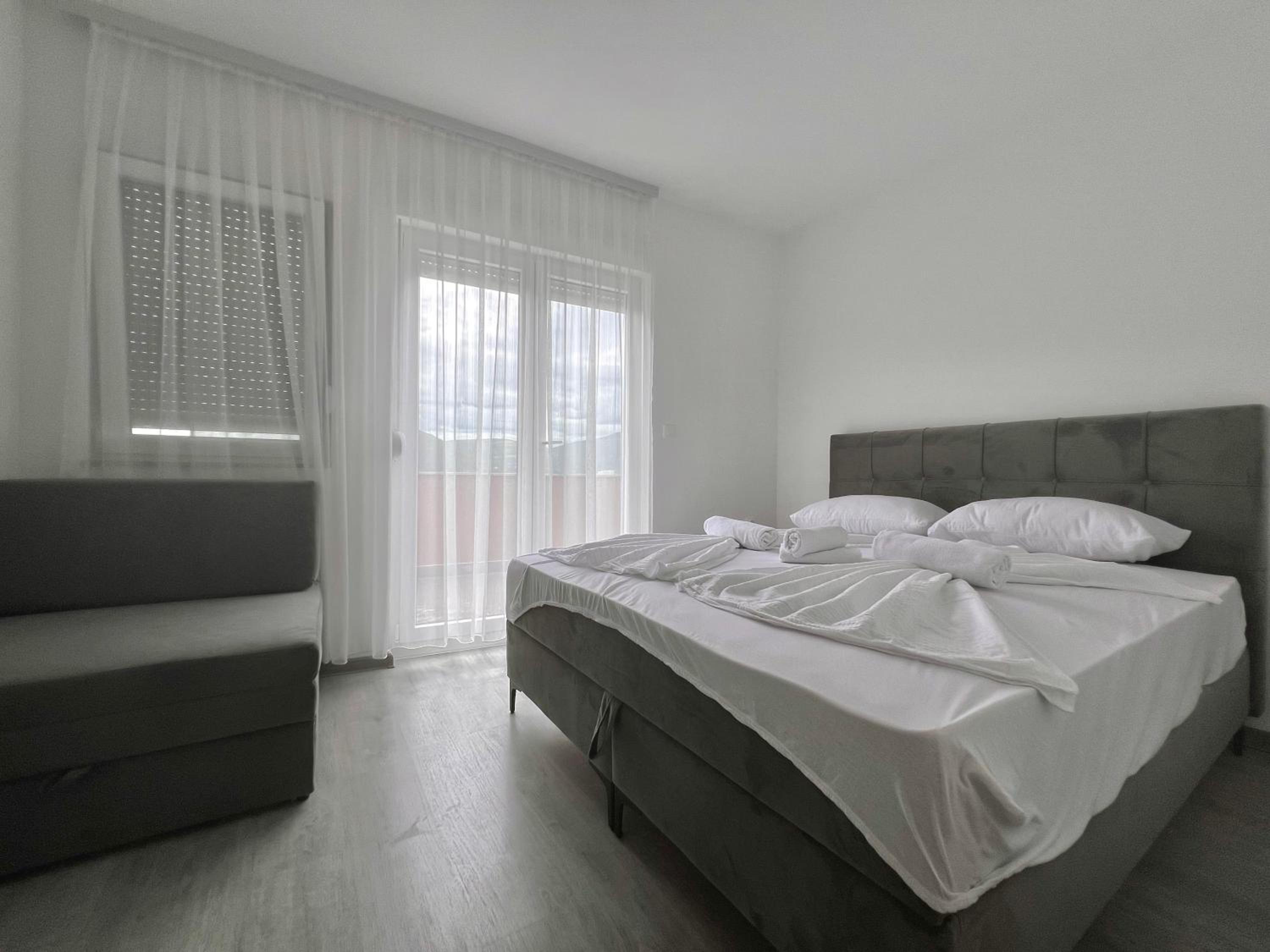 Deluxe Double Room with Balcony - Photo 25