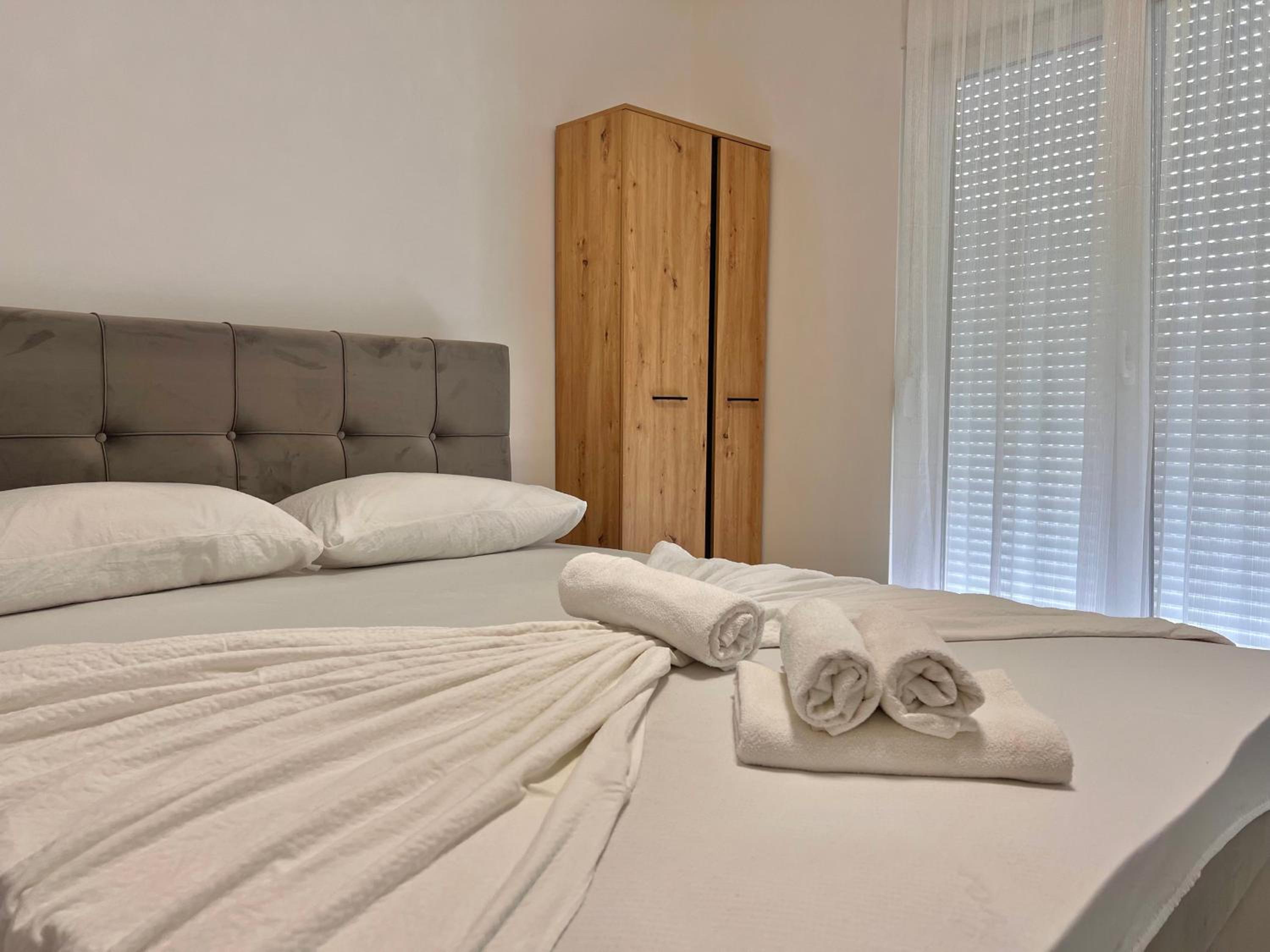 Deluxe Double Room with Balcony - Photo 31
