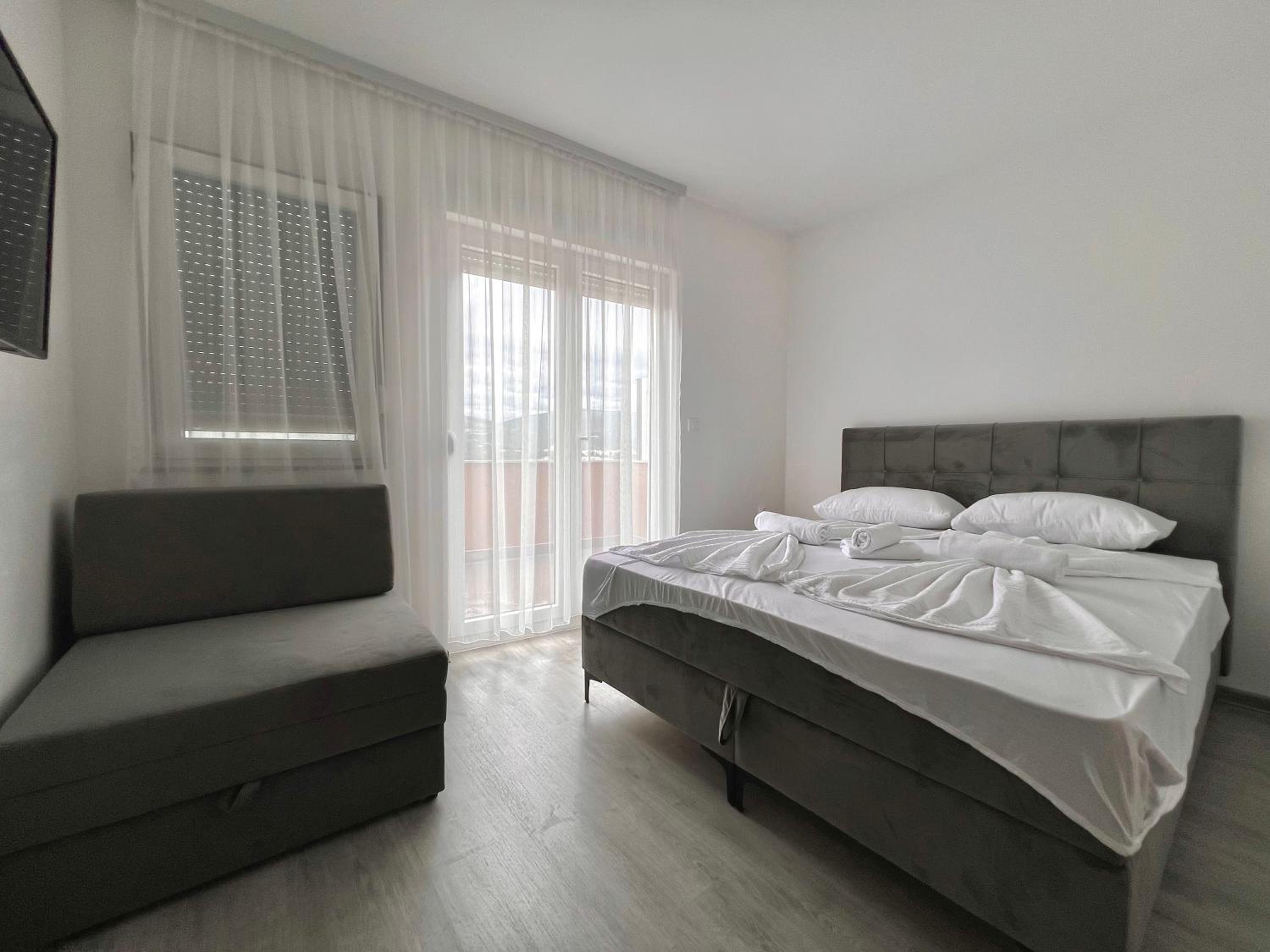 Deluxe Double Room with Balcony - Photo 30