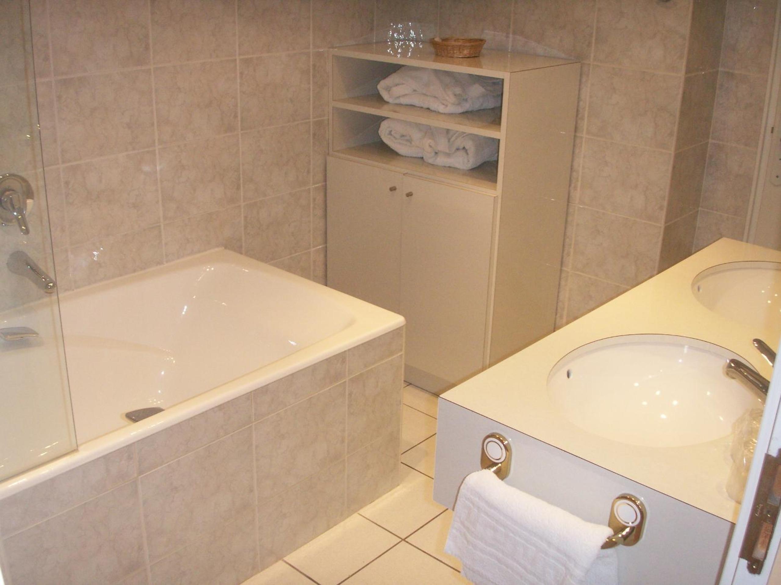 Family Room - Photo 3