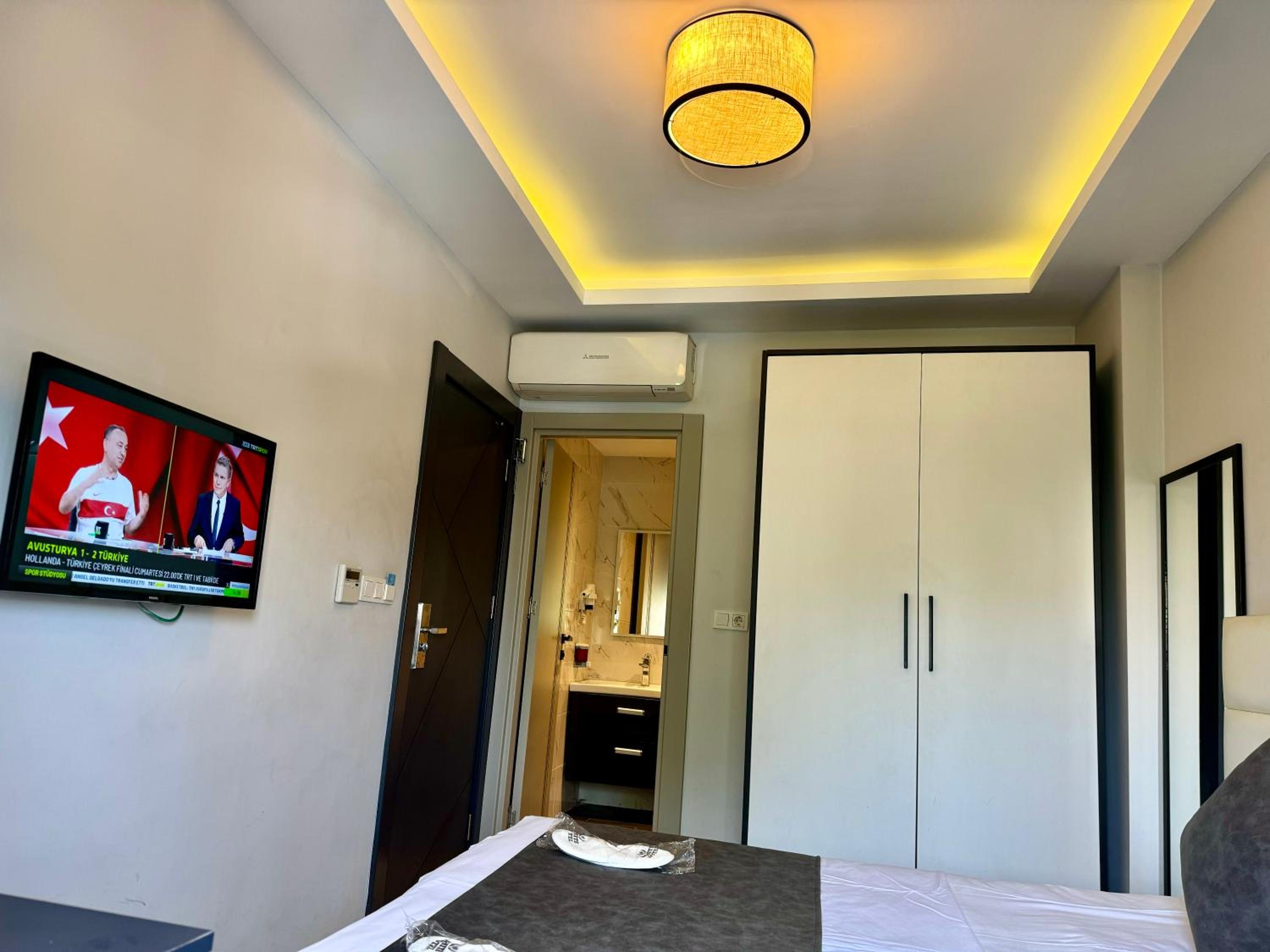 Superior Double or Twin Room with City View photo 3