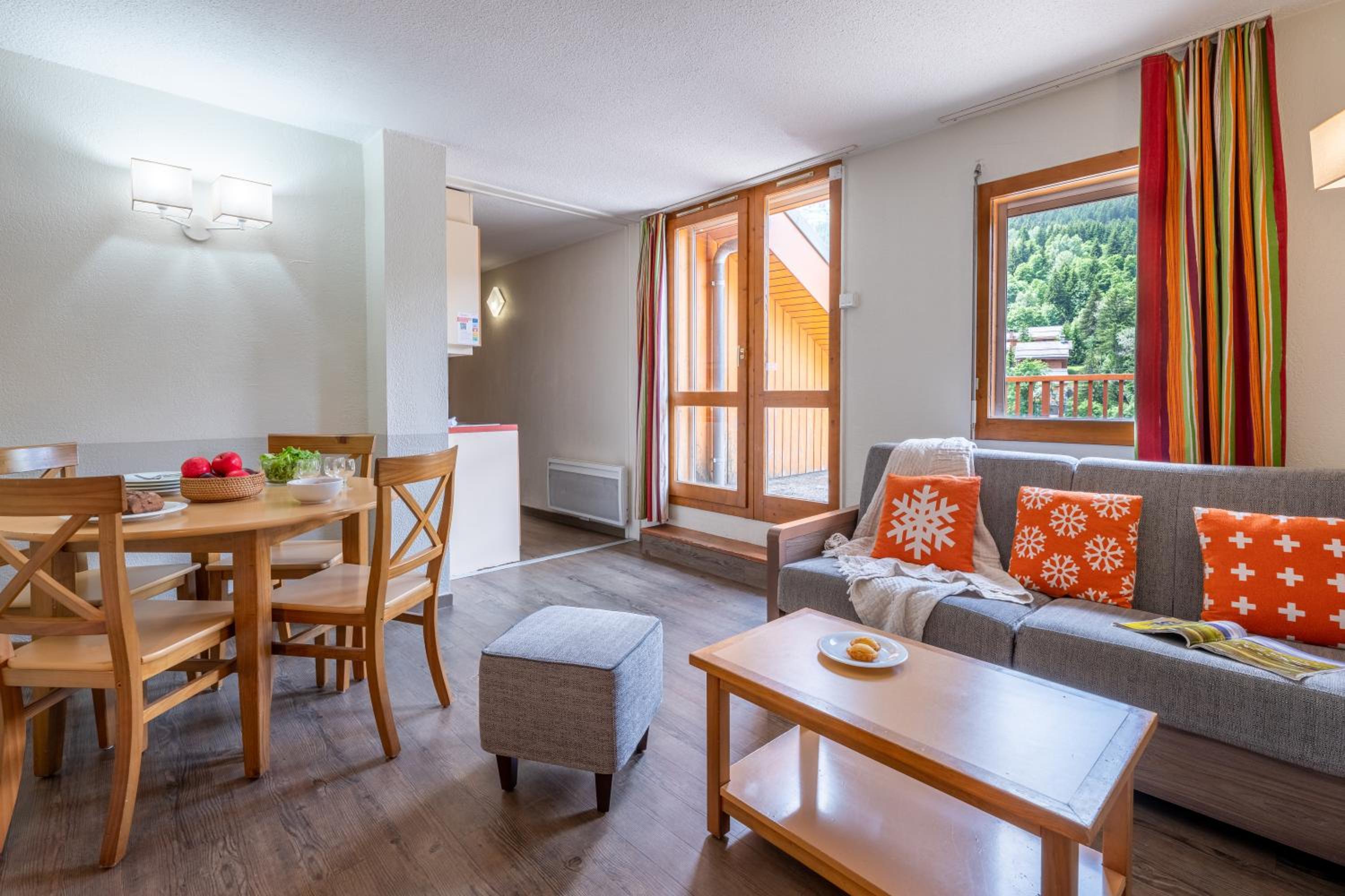 Superior One-Bedroom Apartment with Sleeping Alcove (6 People)
