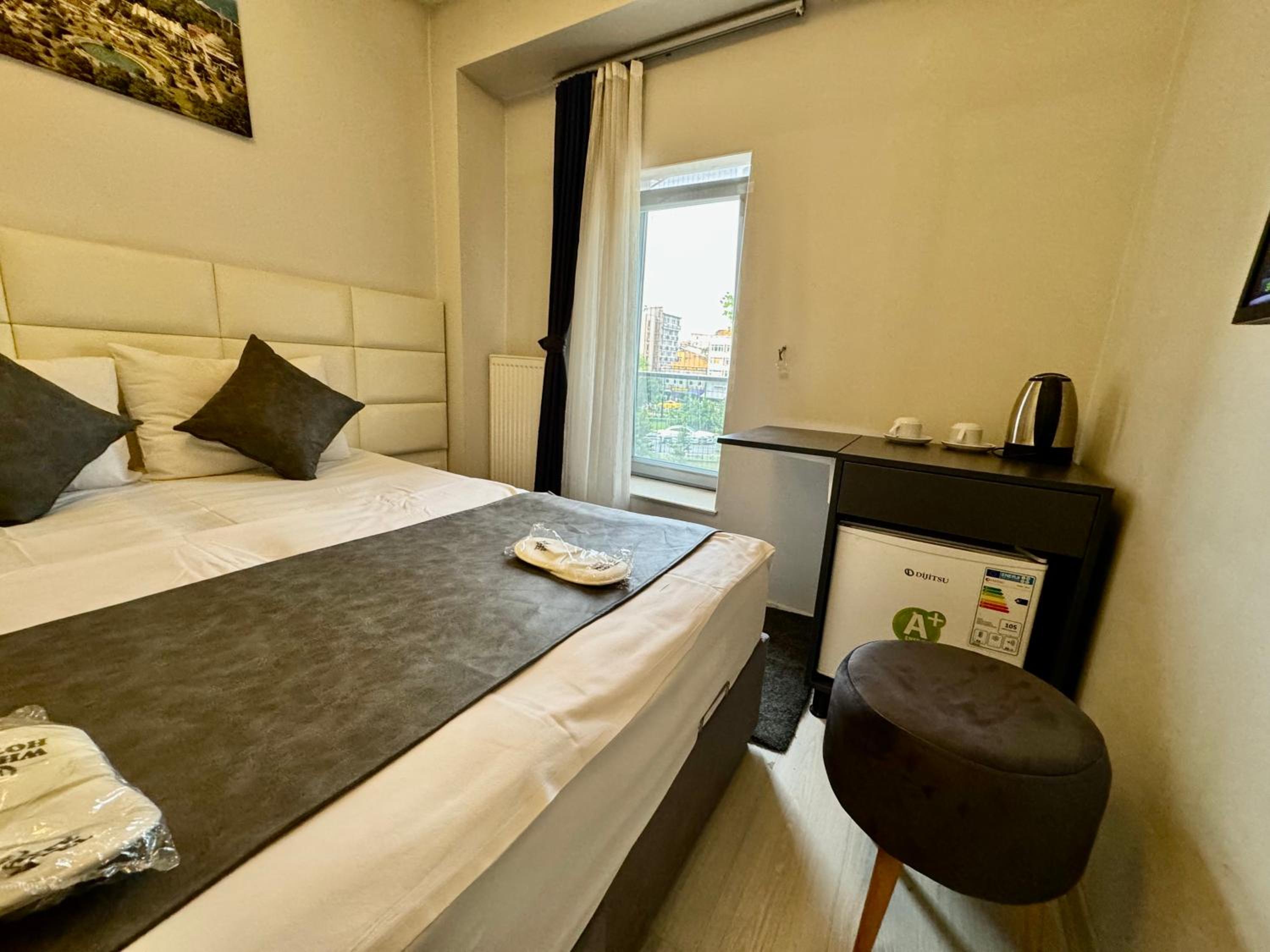 Superior Double or Twin Room with City View photo 2