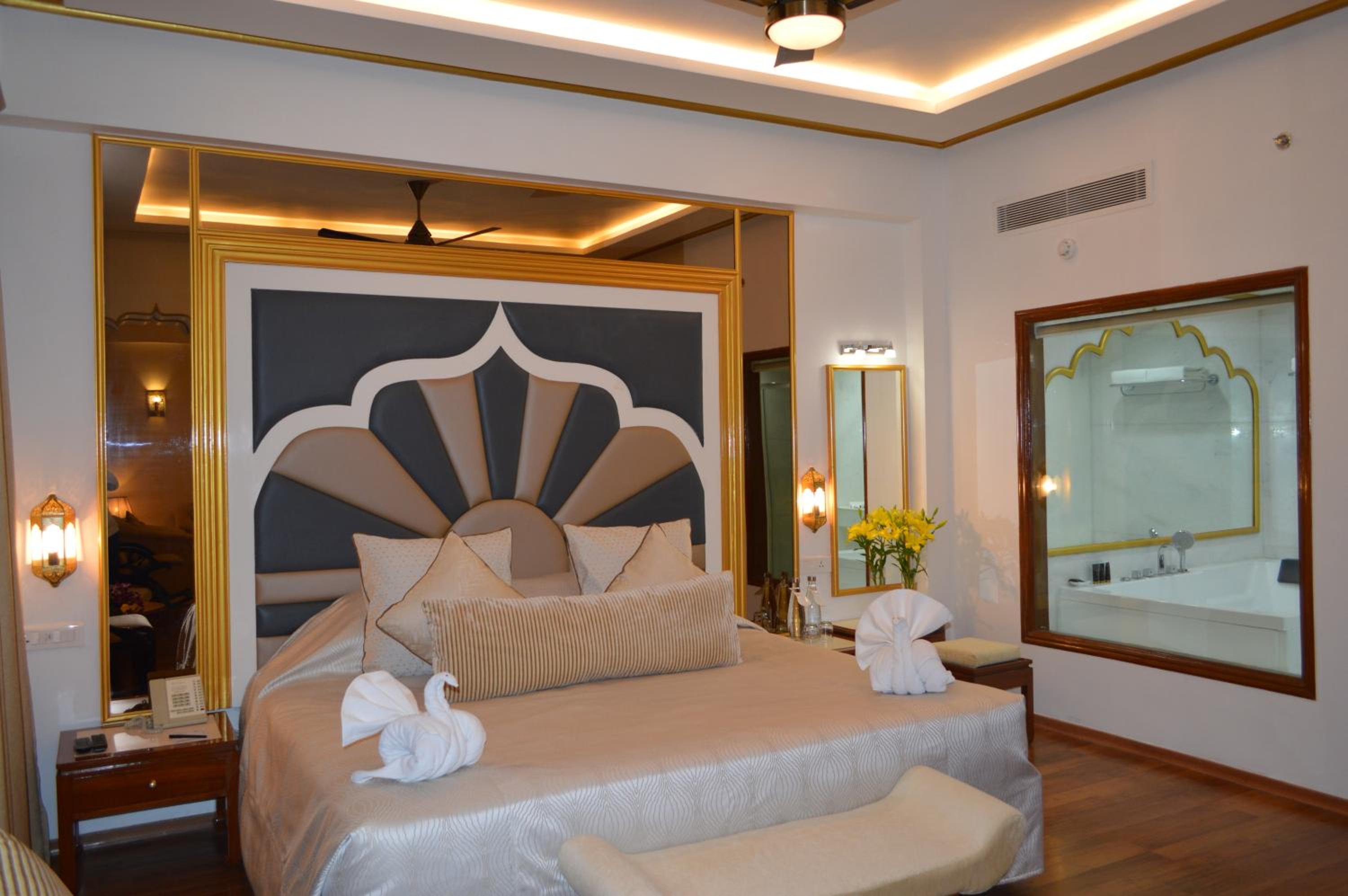 Suite with 20% discount on food