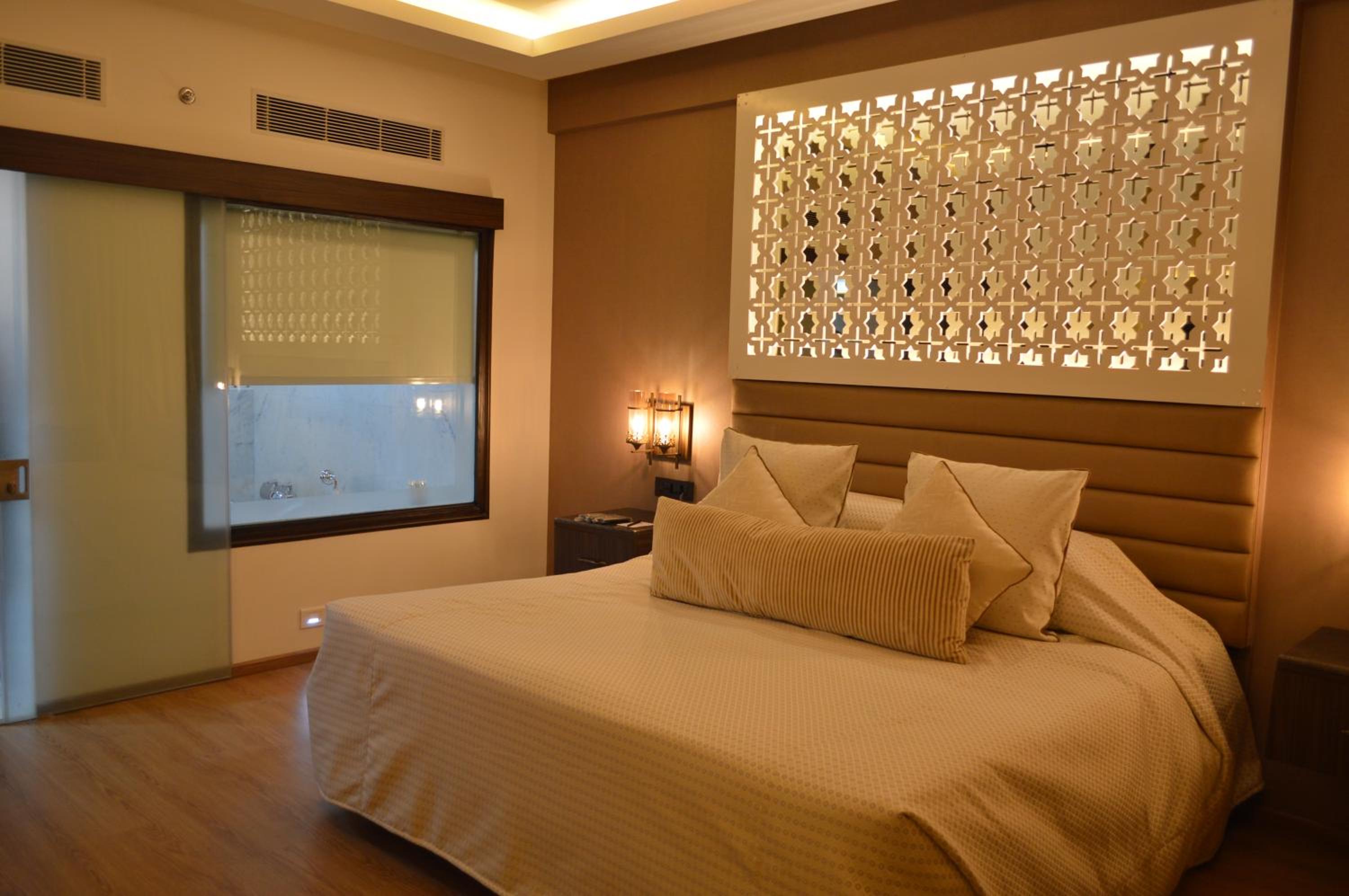 Executive Suite - Photo 1