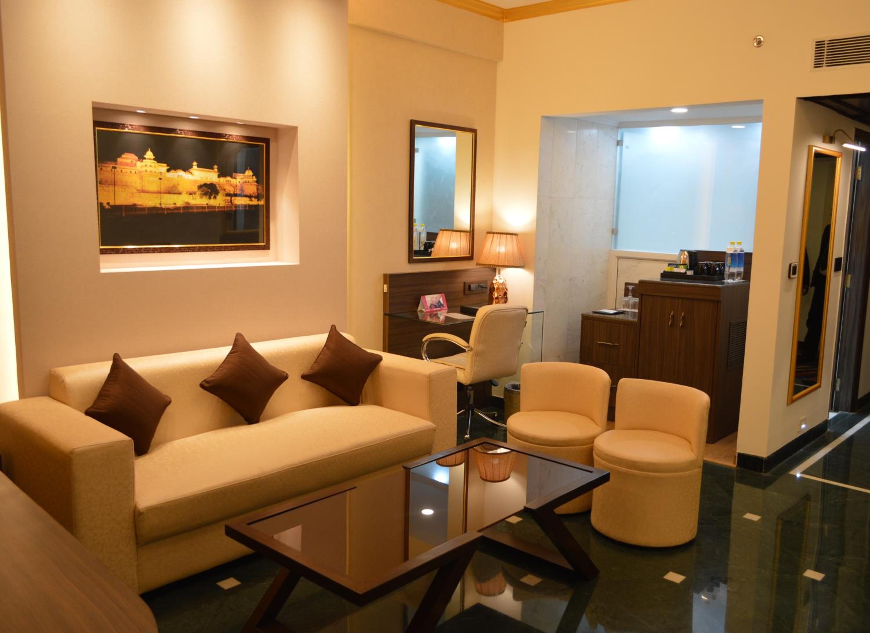 Executive Suite - Photo 2