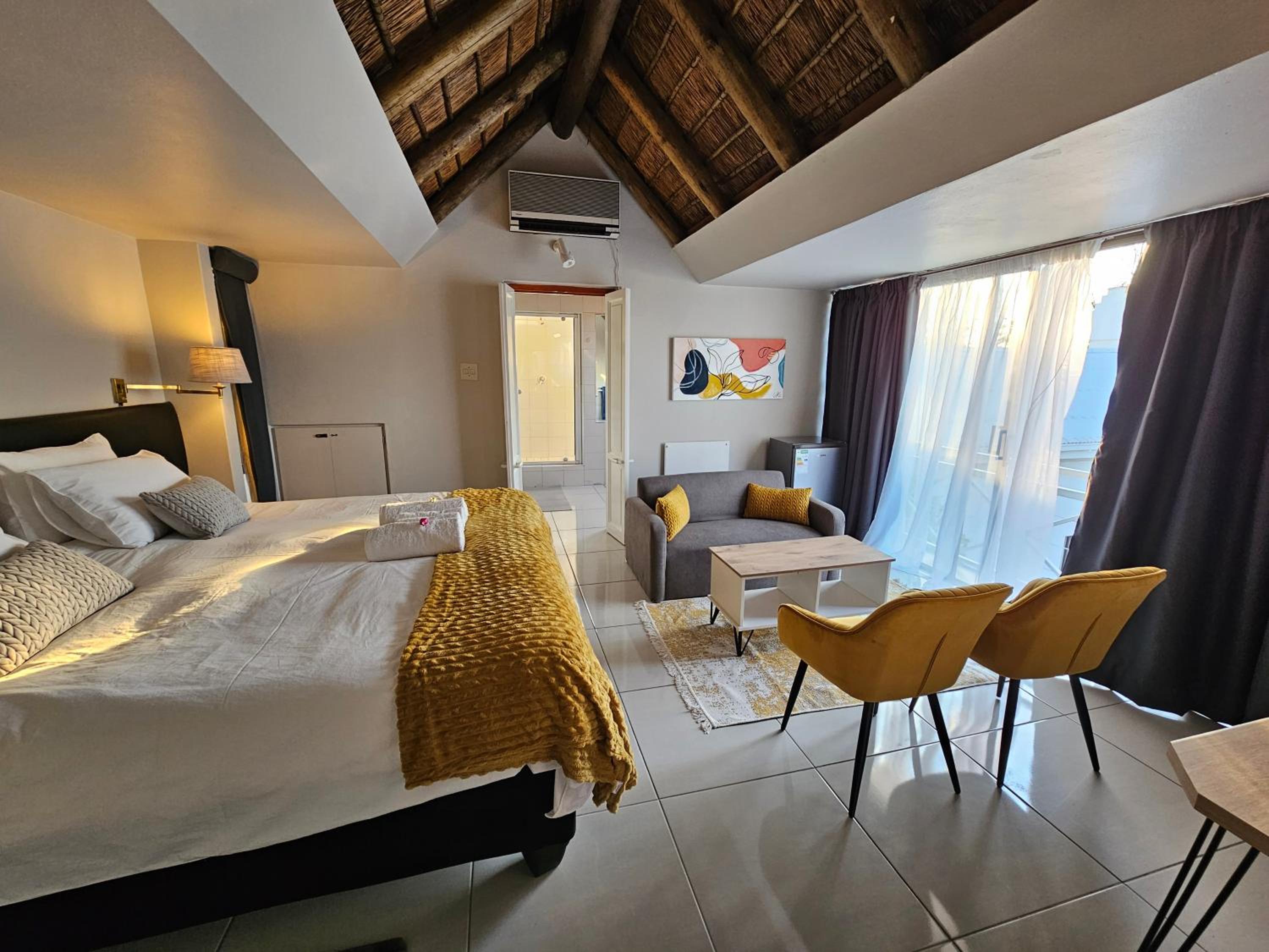 Honeymoon King Room photo 3