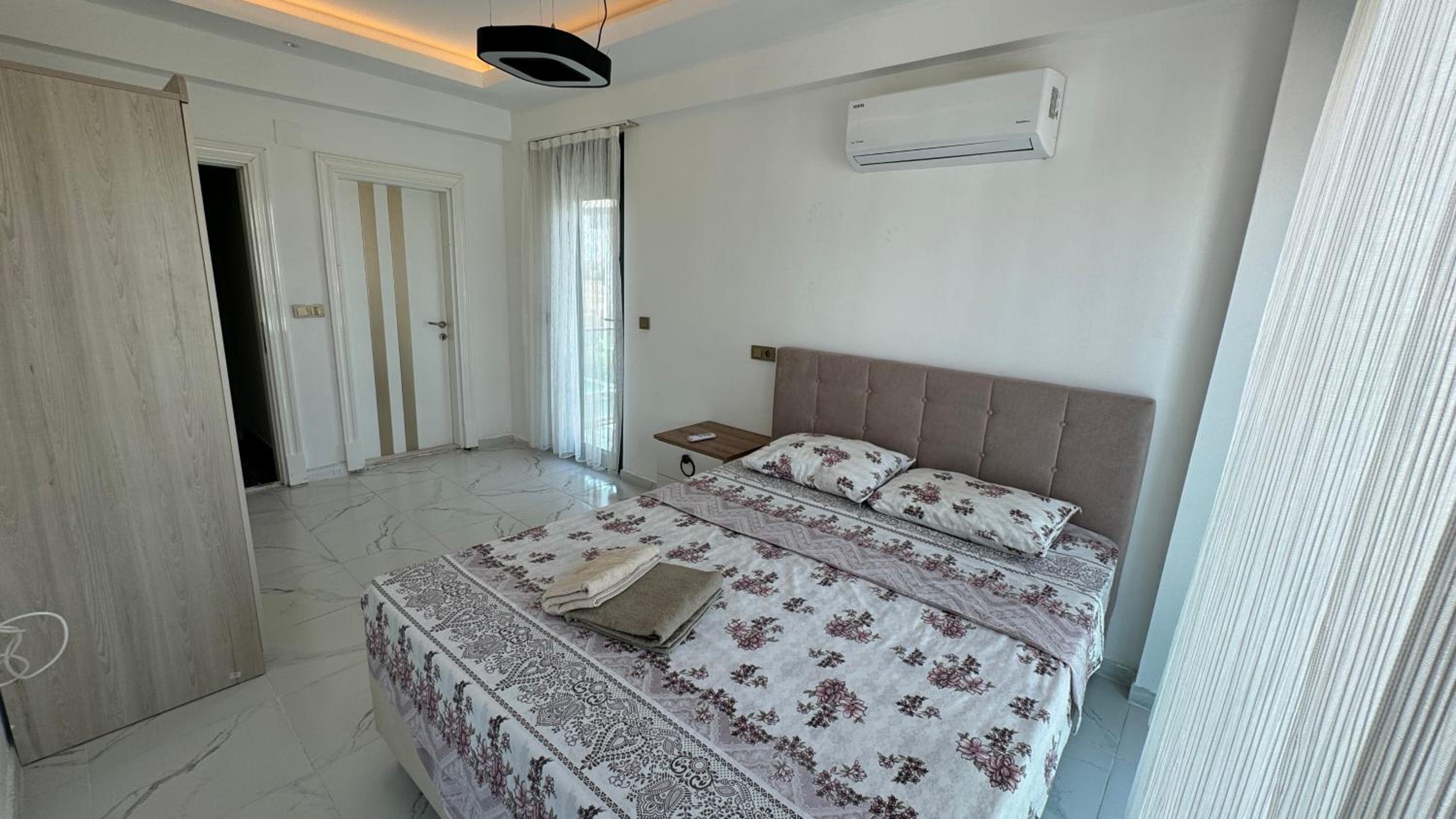 Three-Bedroom Villa photo 3