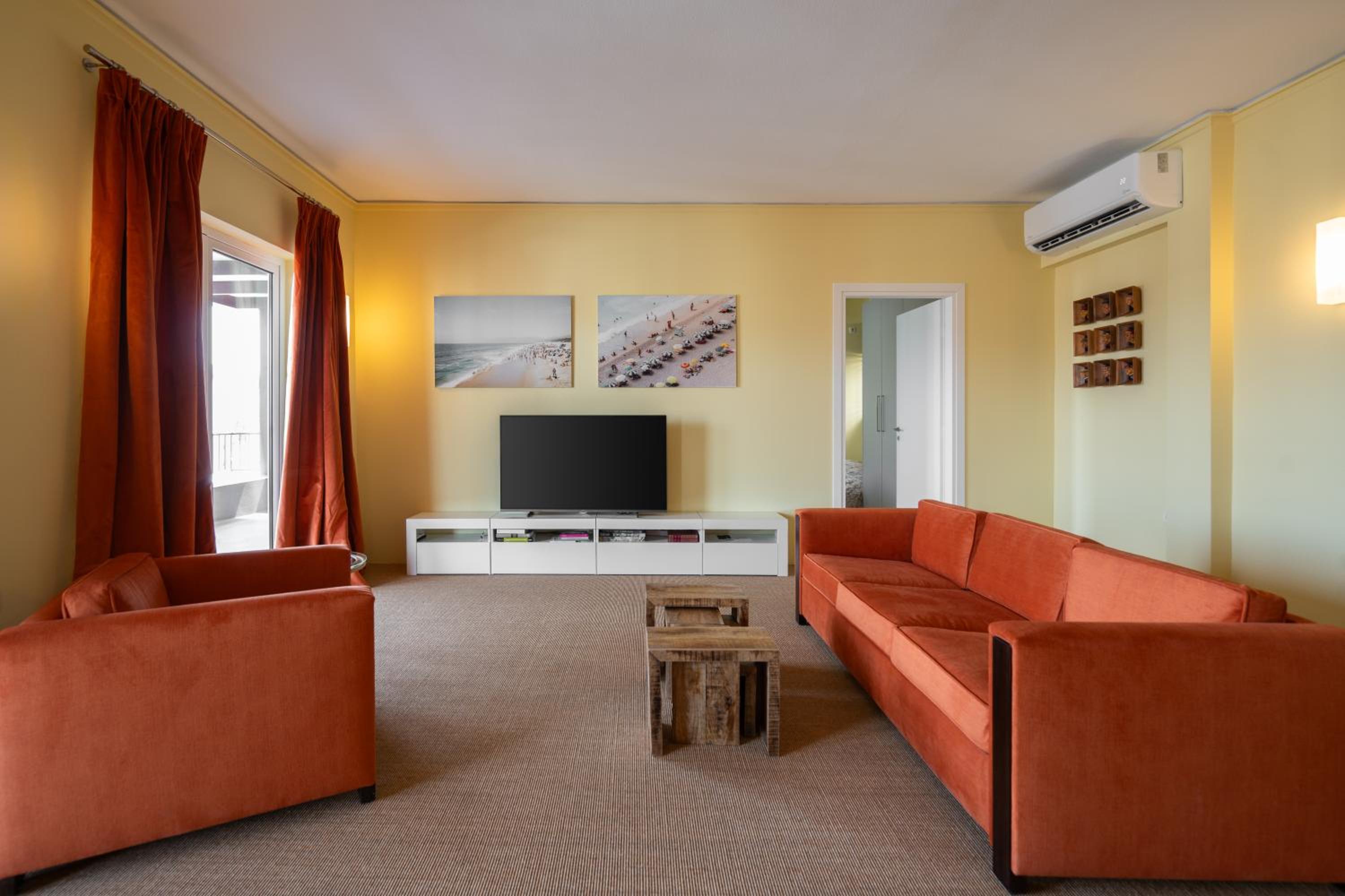 Two-Bedroom Deluxe Apartment With Balcony