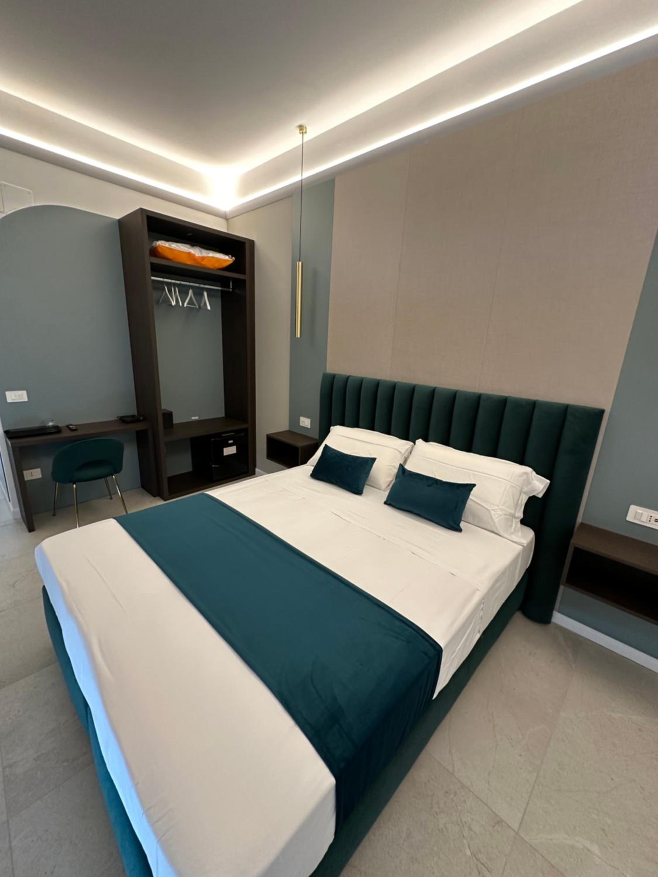 Deluxe Double or Twin Room with City View