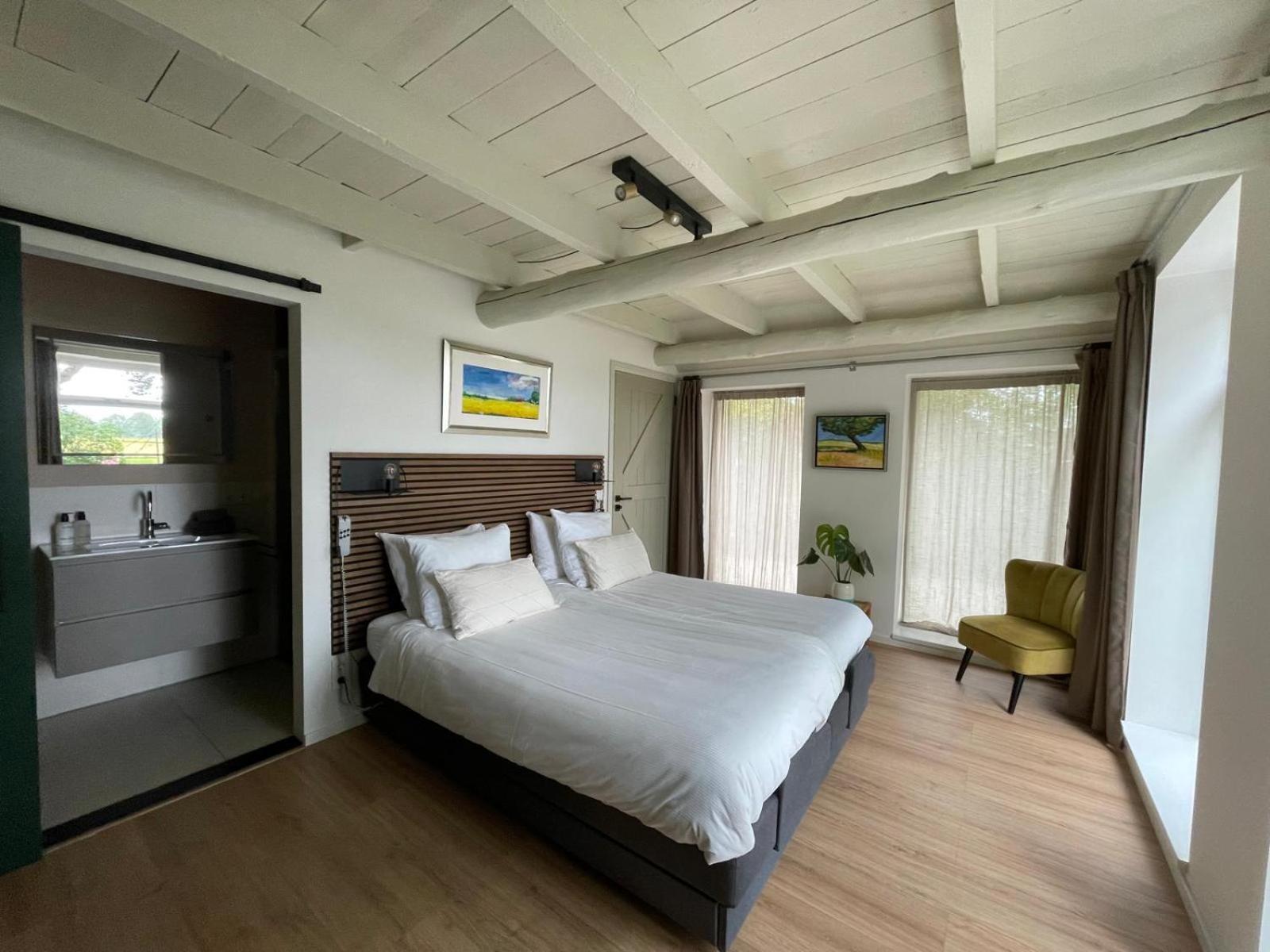 Deluxe Double Room photo 3