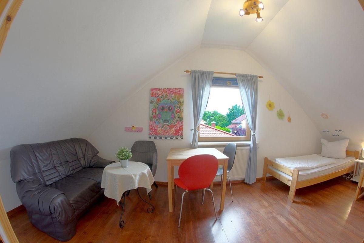Three-Bedroom House photo 3