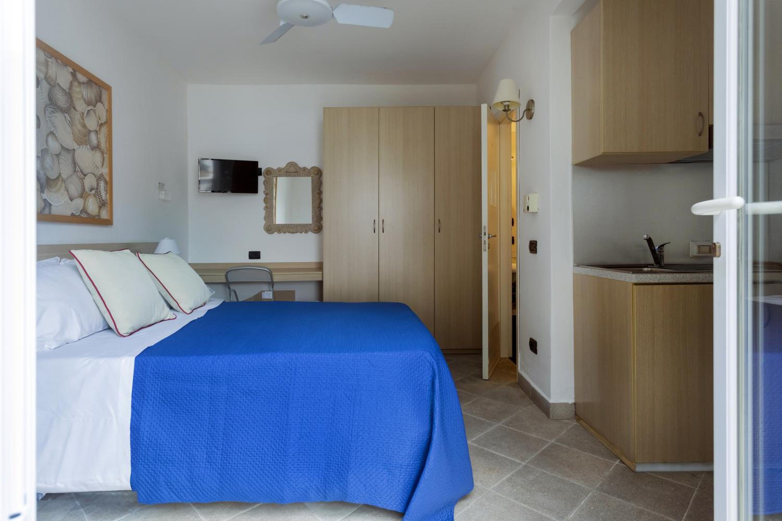Standard Double Room - Photo 7