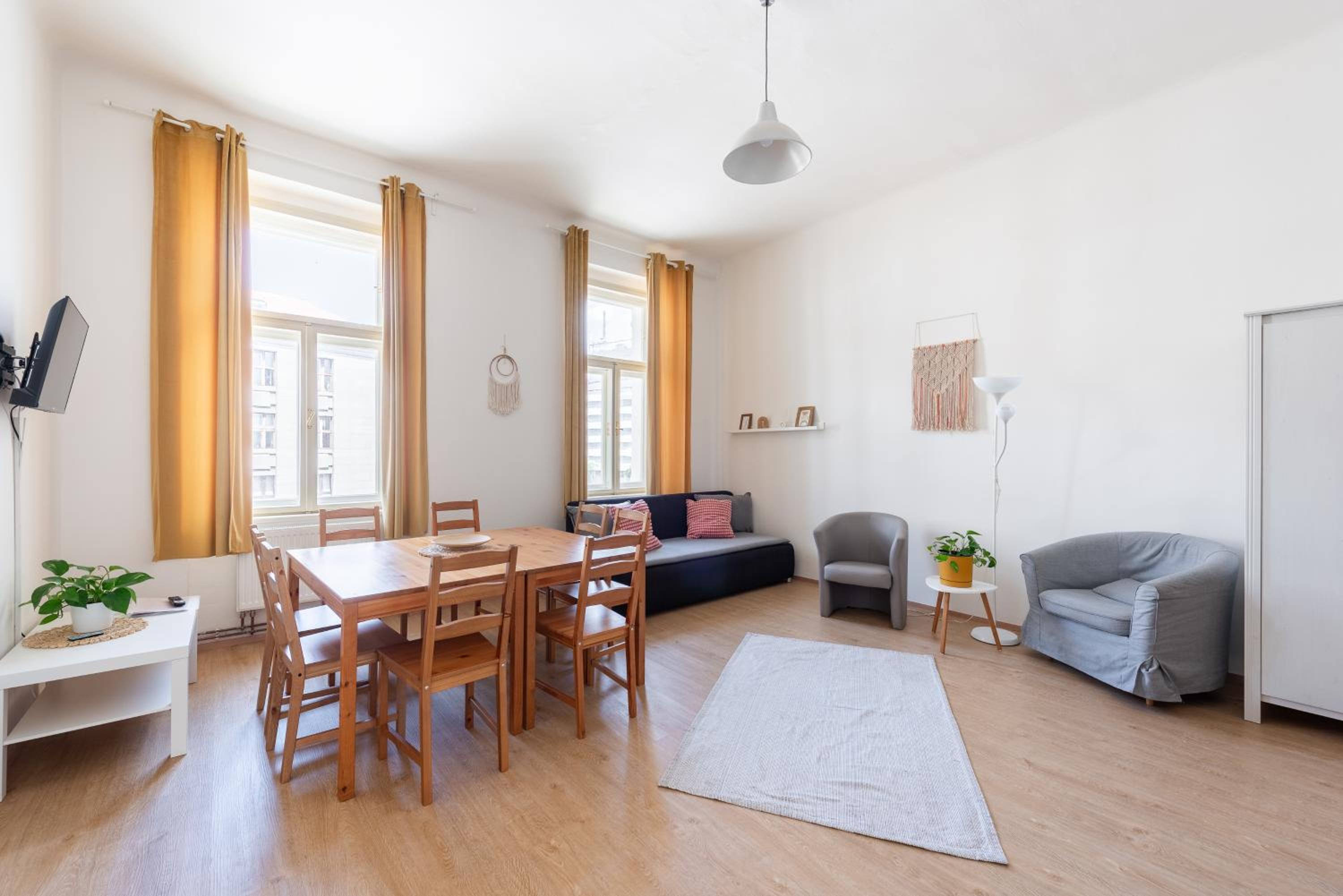 Two-Bedroom Apartment (8 Adults)