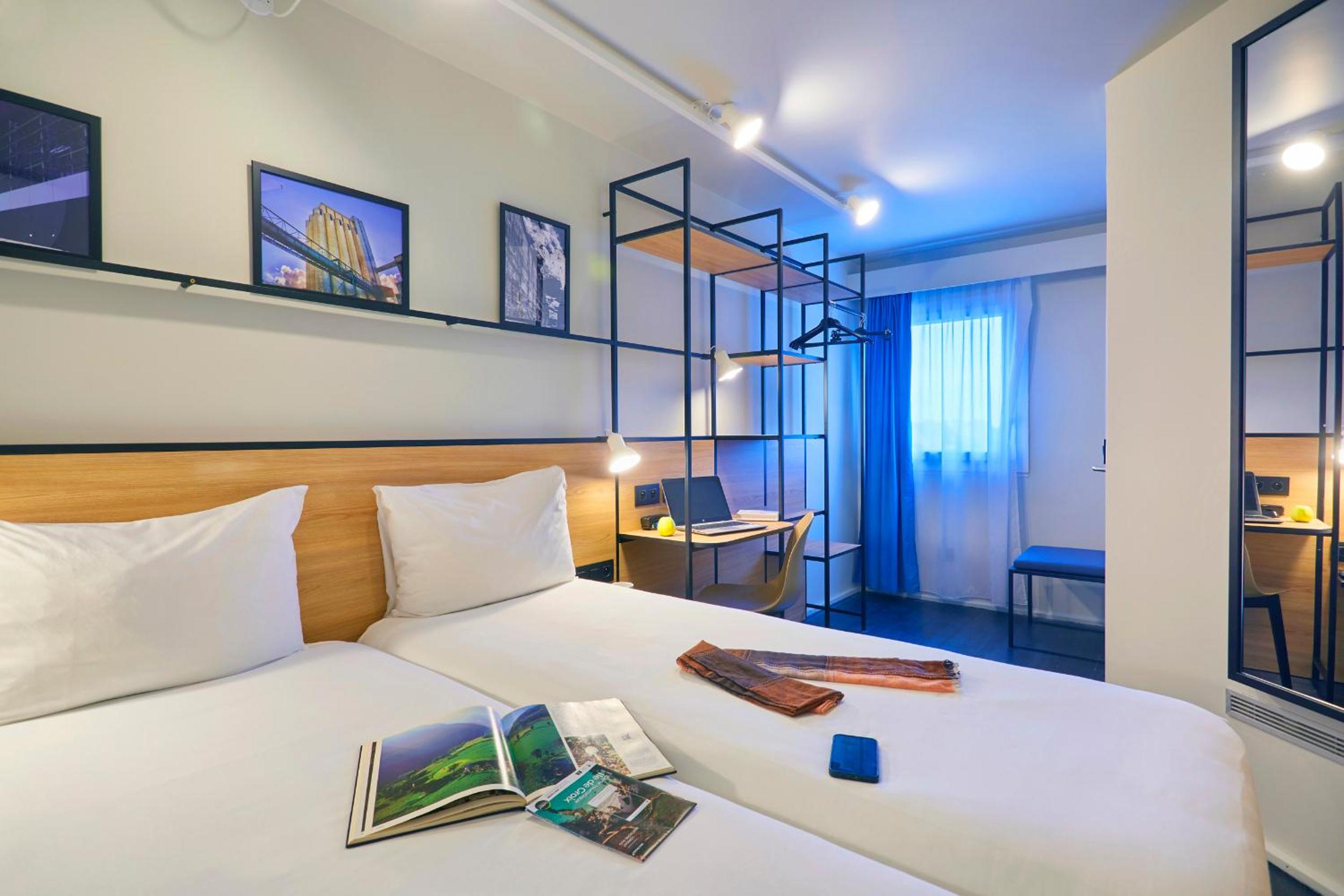 Standard Twin Room - Photo 2