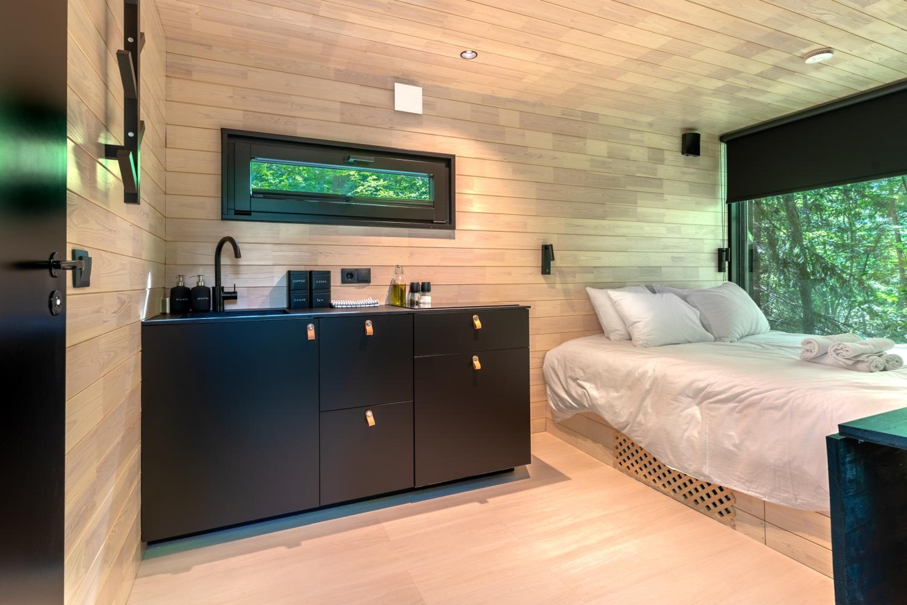 One-Bedroom House photo 1