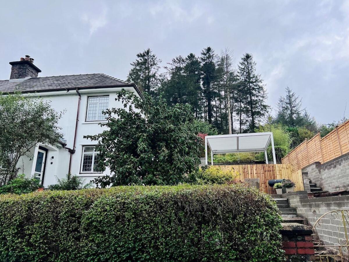 Three-Bedroom Apartment with Mountain View photo 2
