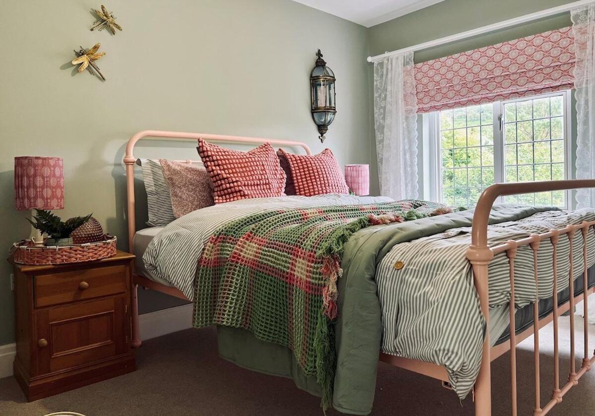 Three-Bedroom Apartment with Mountain View photo 1