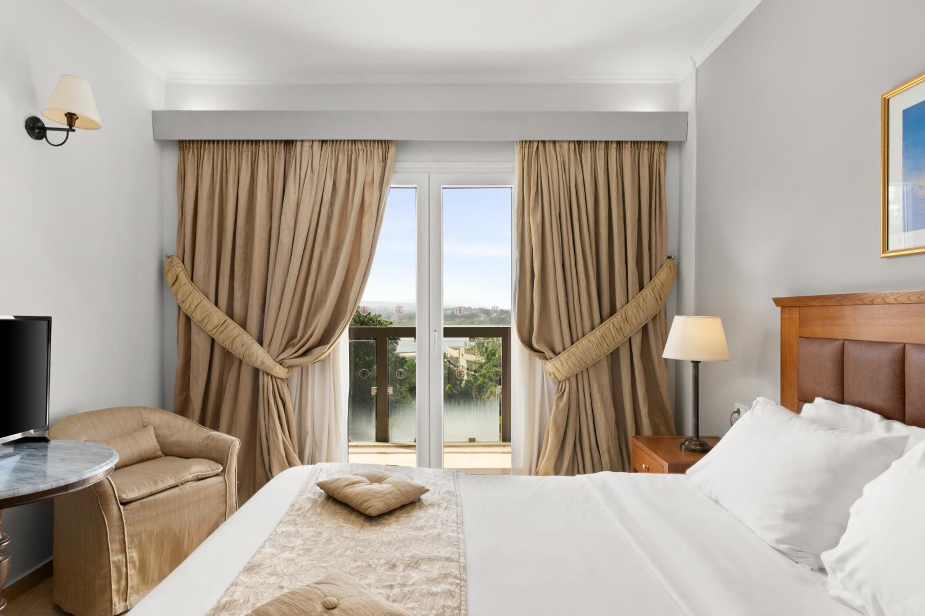 Suite with Lake View photo 2