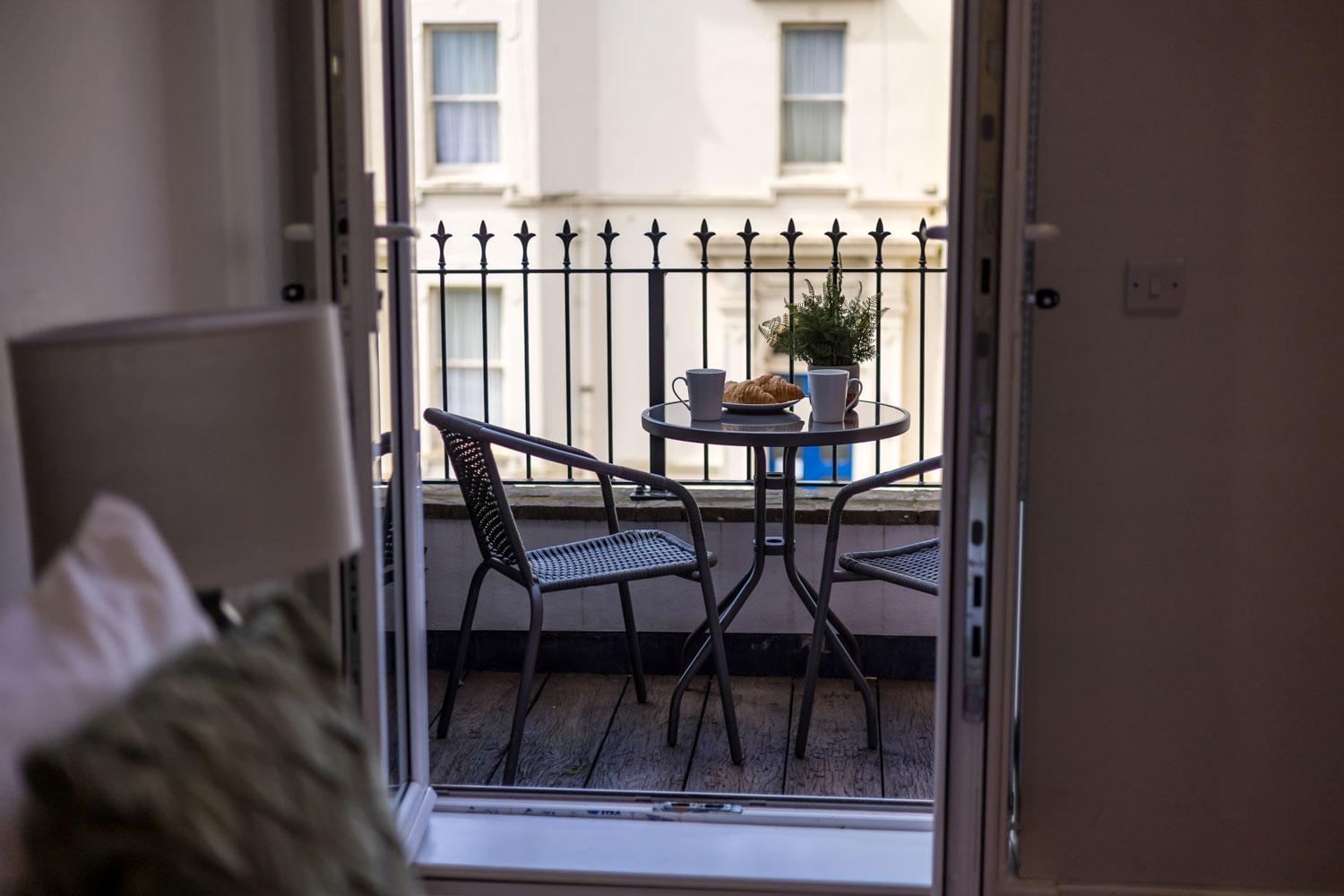 Apartment with Balcony photo 3