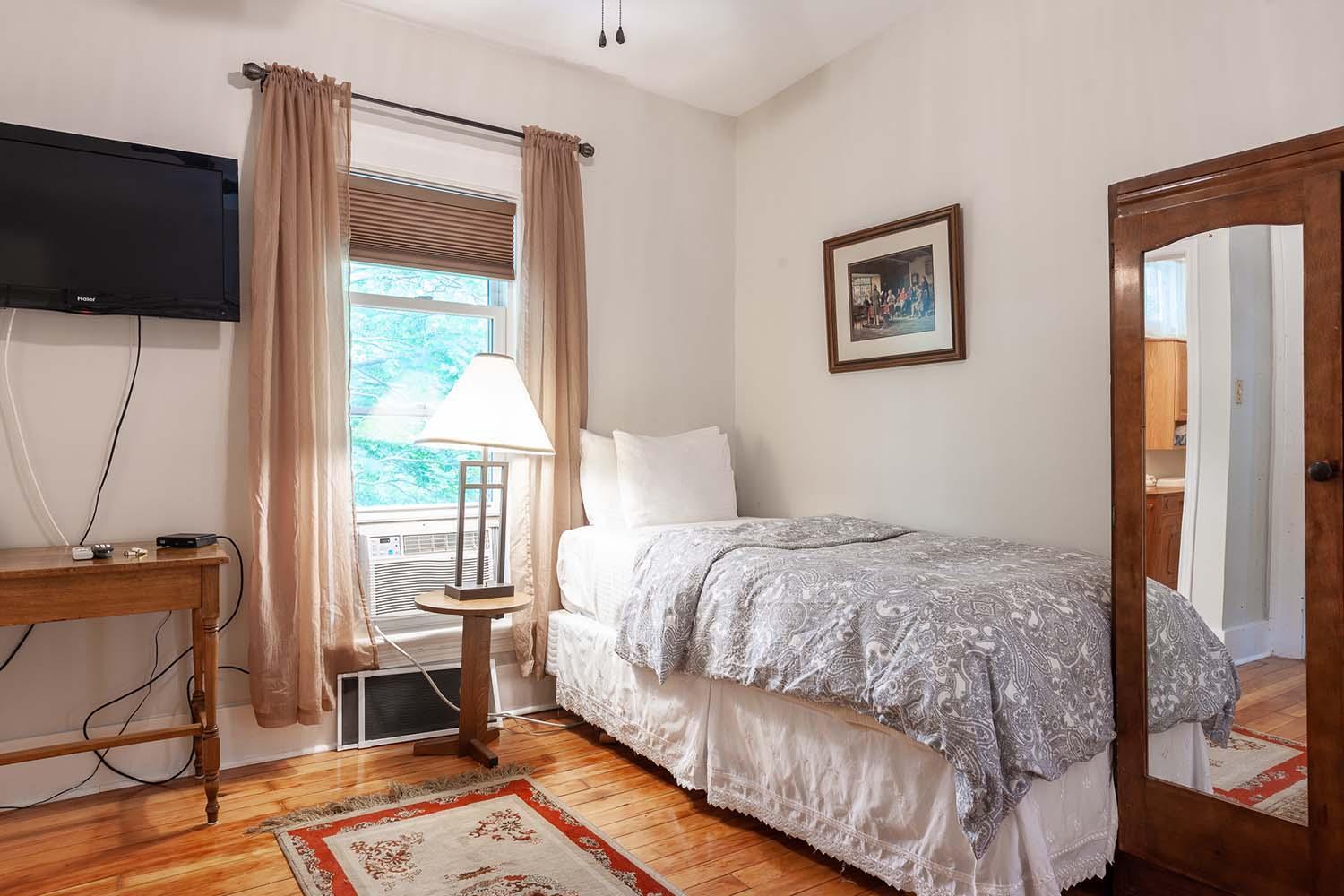 Deluxe Double Room (2 Adults + 1 Child)