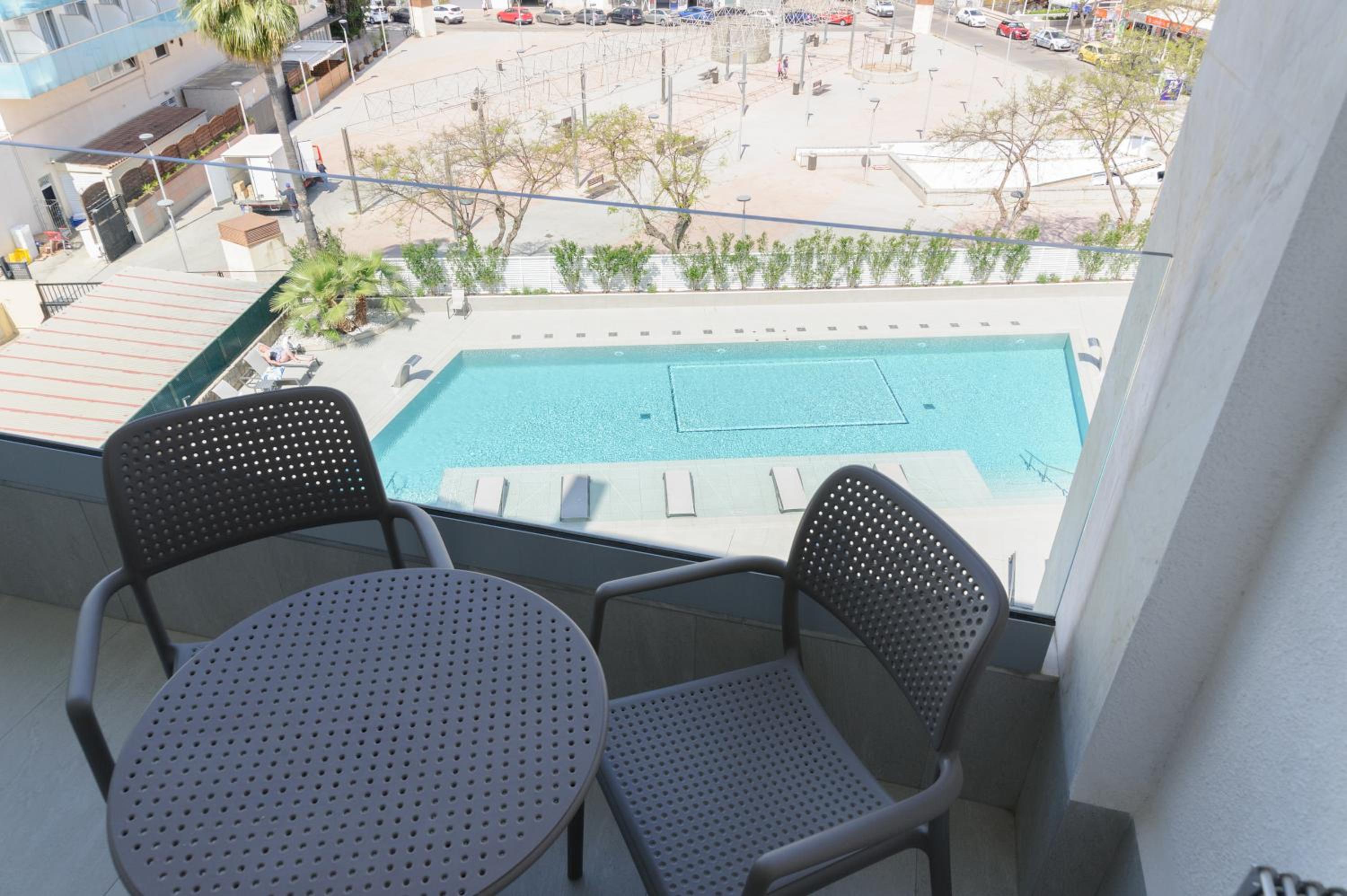 Triple Room with Pool View (2 Adults + 1 Child)	 - Photo 2