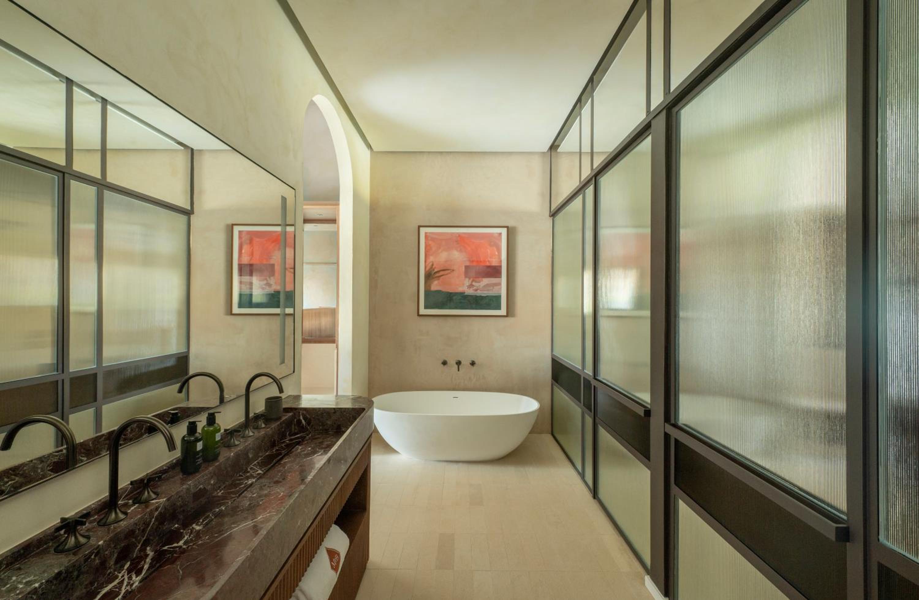 Deluxe Suite - Photo 3