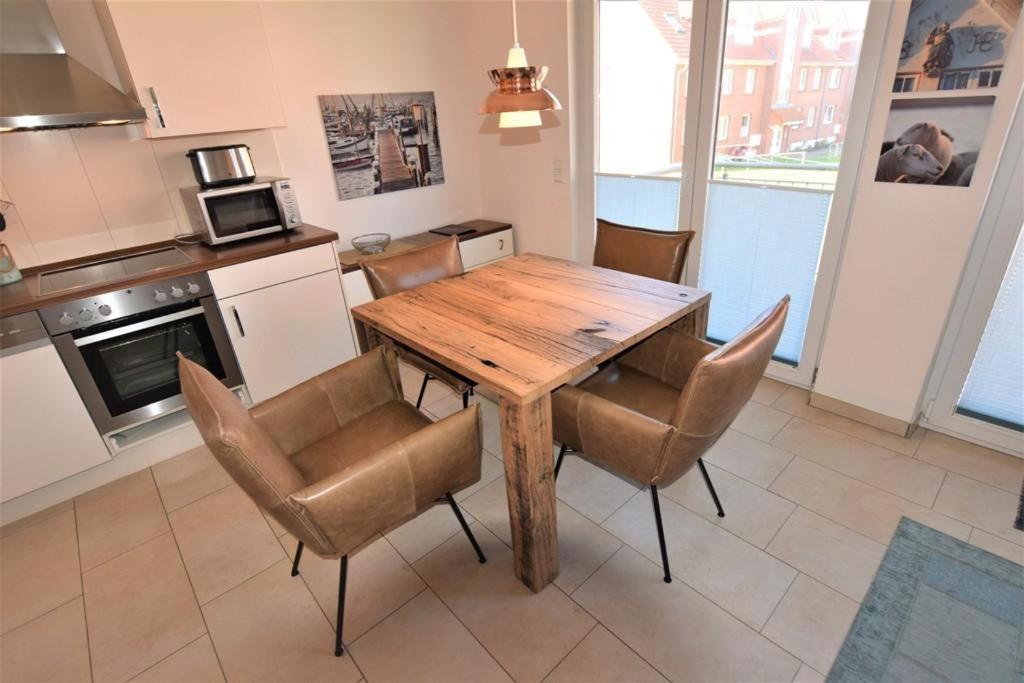 Apartment with Balcony photo 2