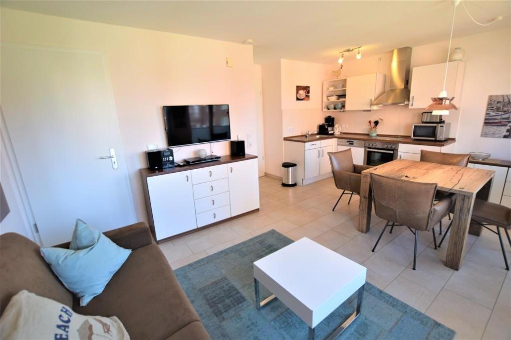 Apartment with Balcony photo 3