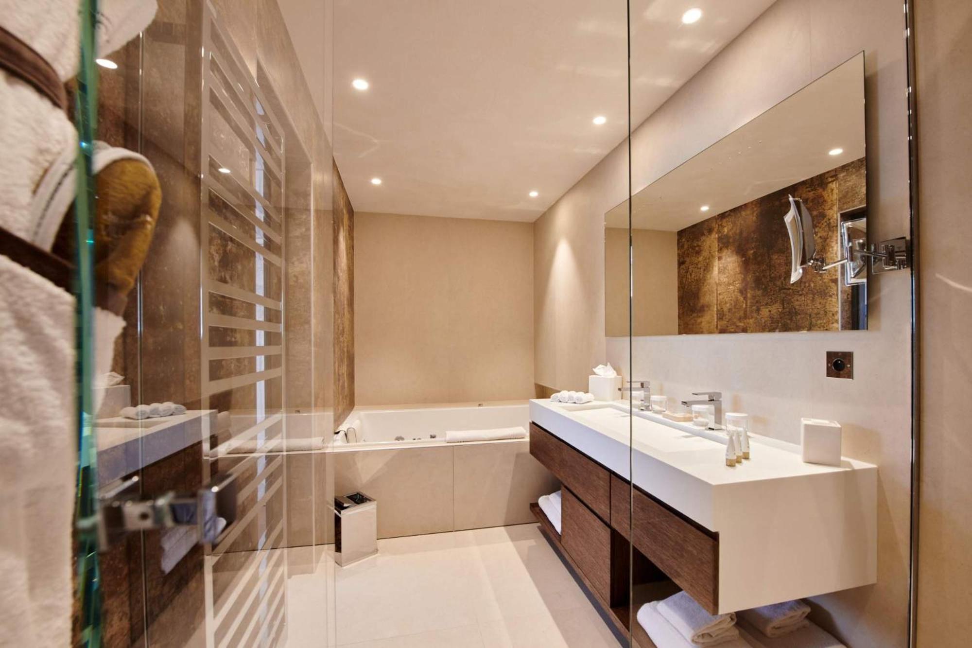 Suite avec Baignoire Spa Suite avec Baignoire Spa
