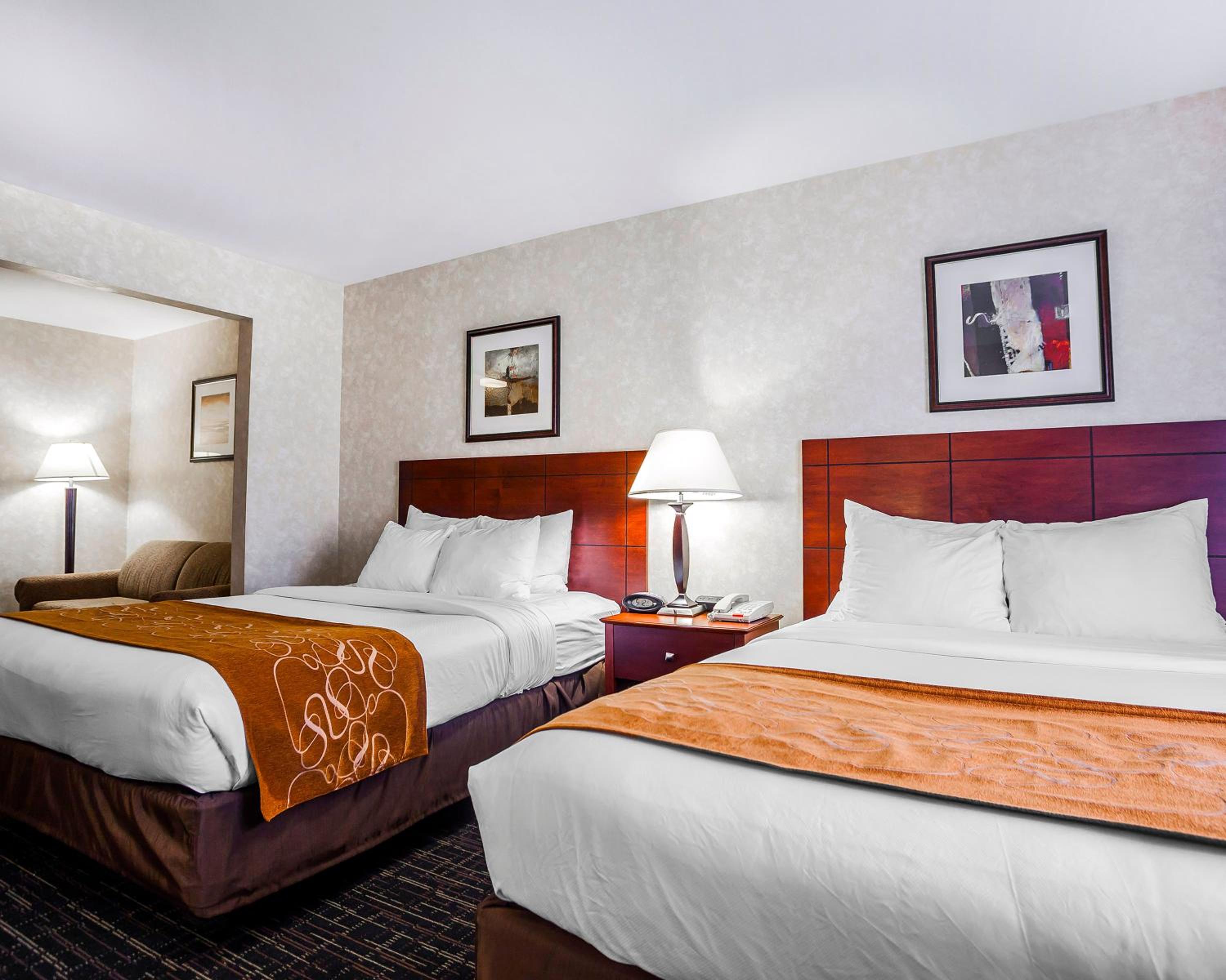 Queen Room with Two Queen Beds - Non-Smoking - Photo 5