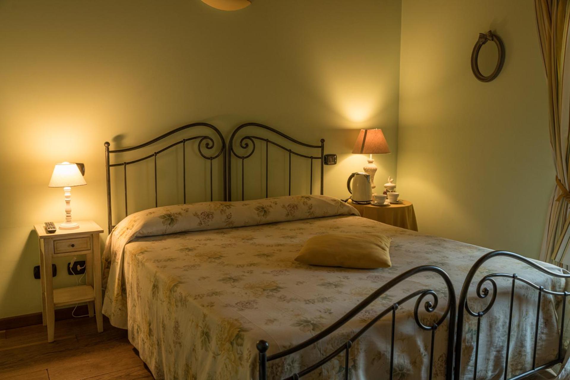 Double Room - Photo 10