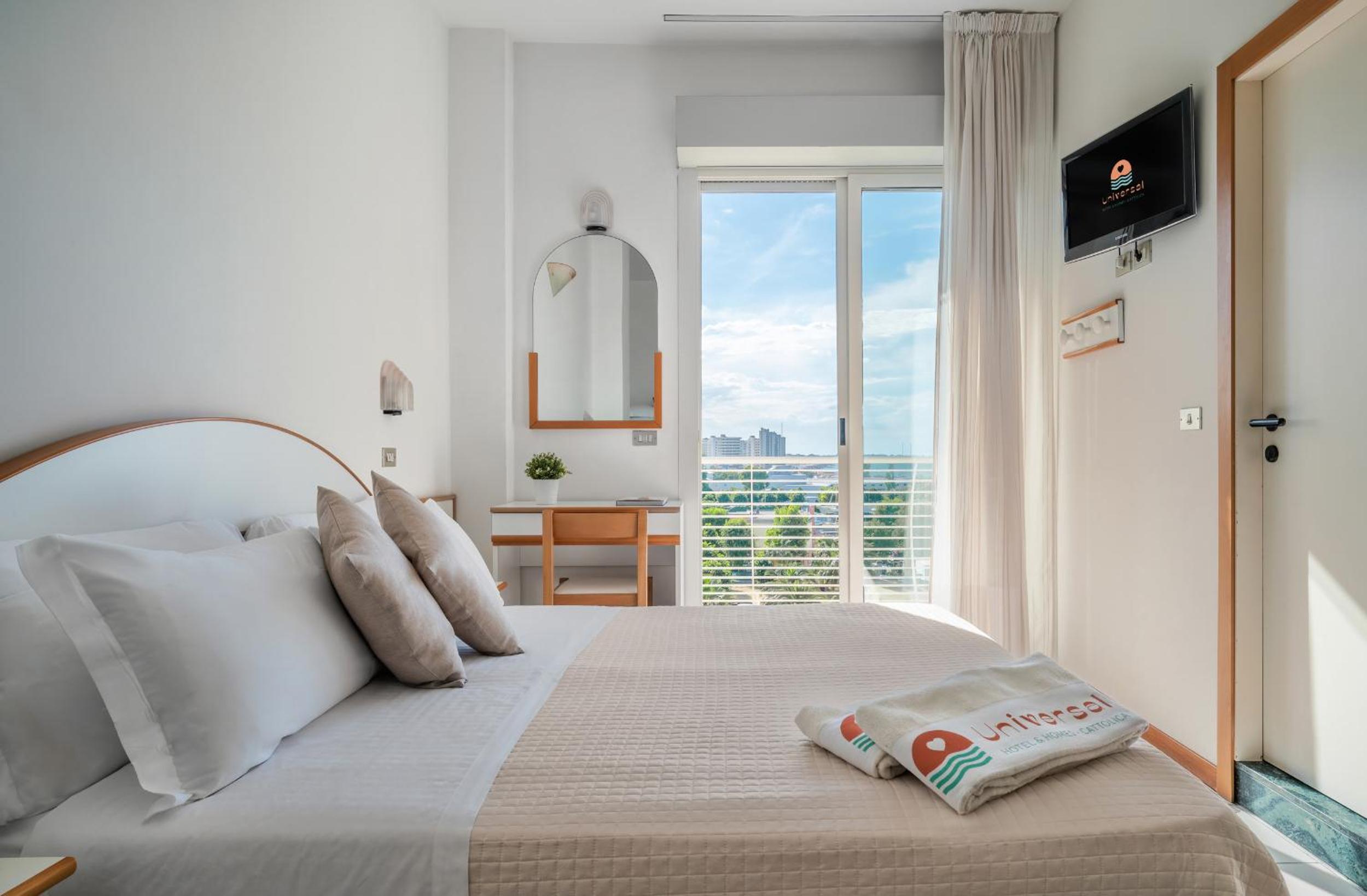 Double or Twin Room with Balcony - Photo 1