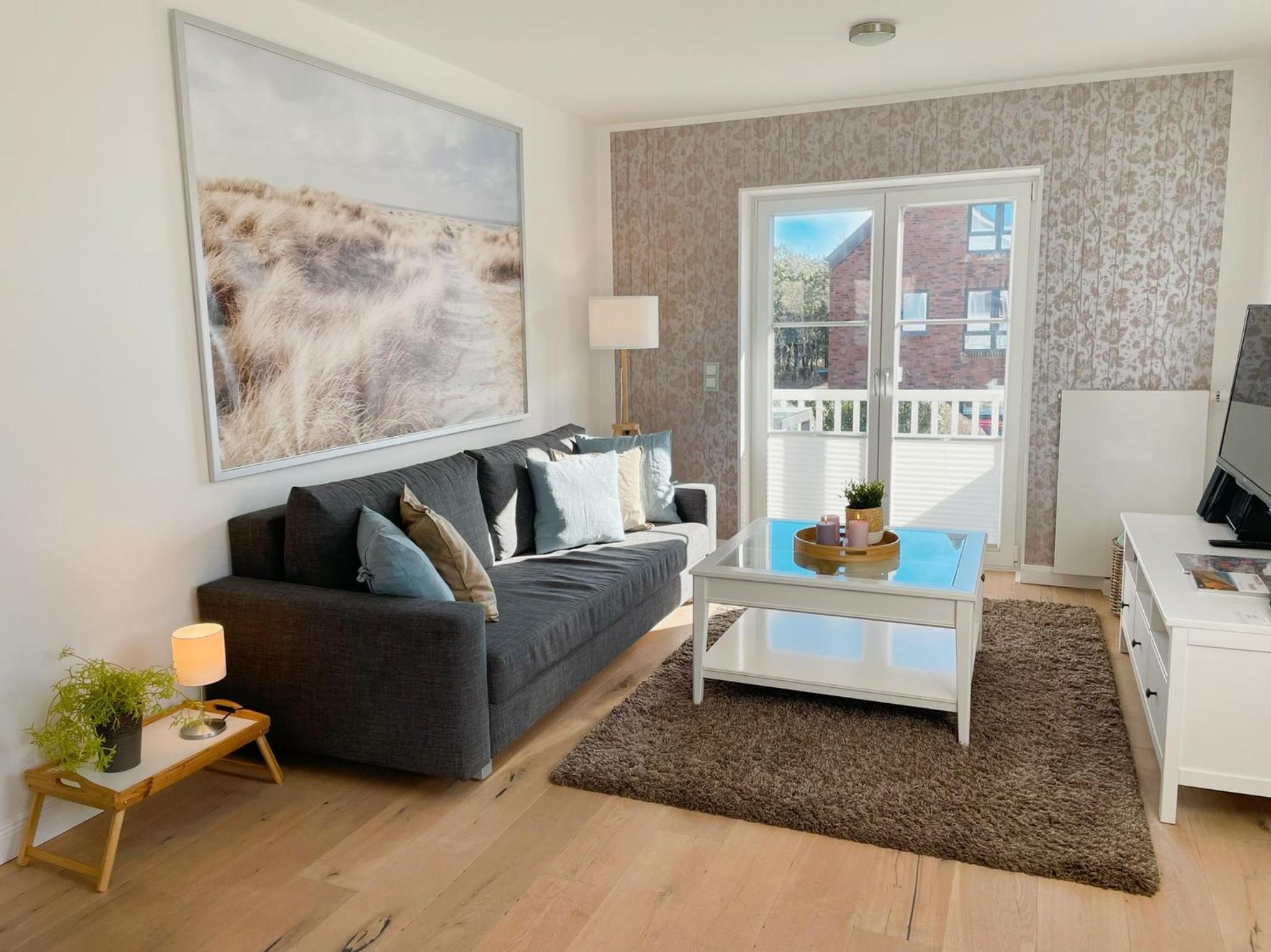 Apartment with Balcony photo 1