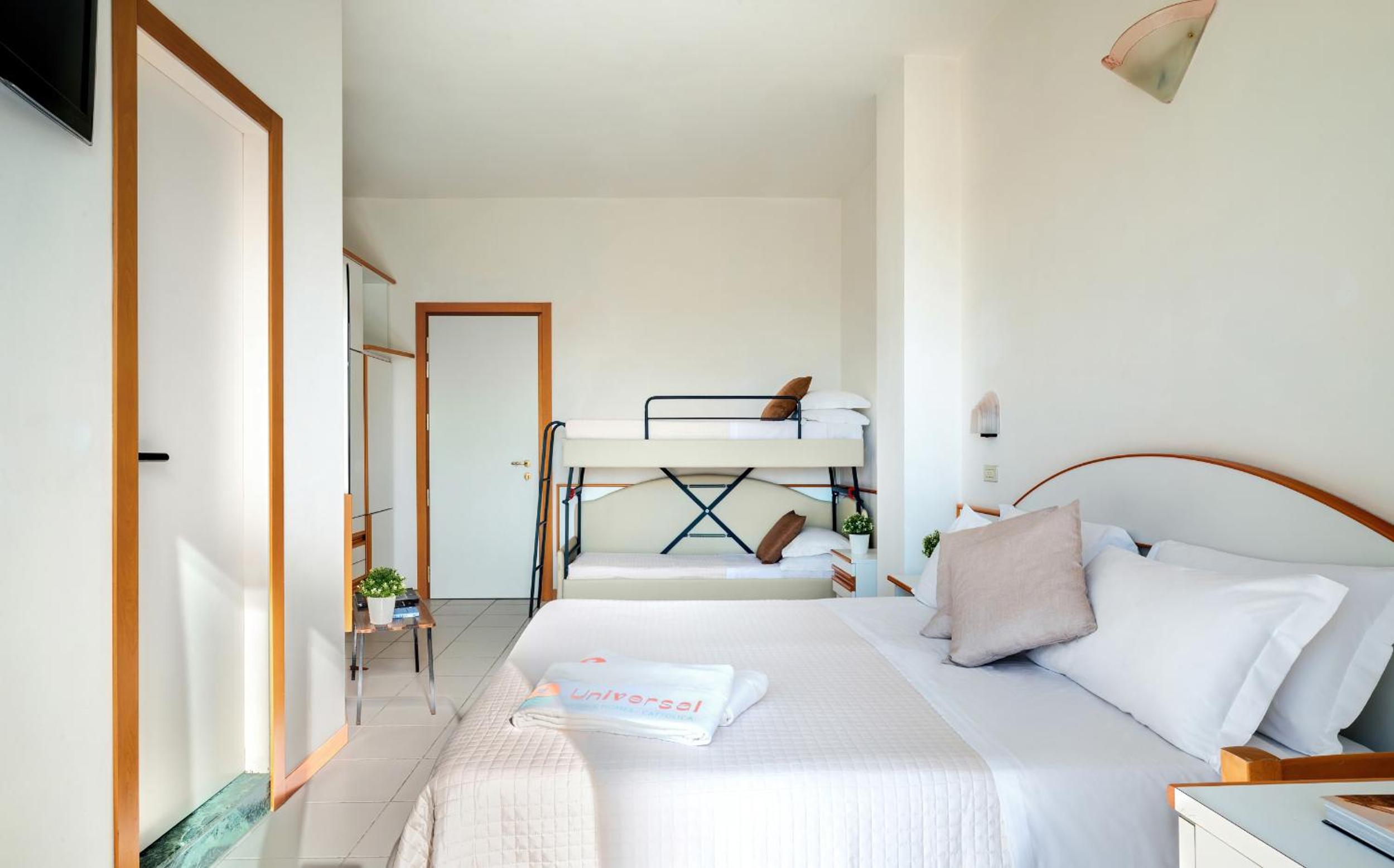 Double or Twin Room with Balcony - Photo 3